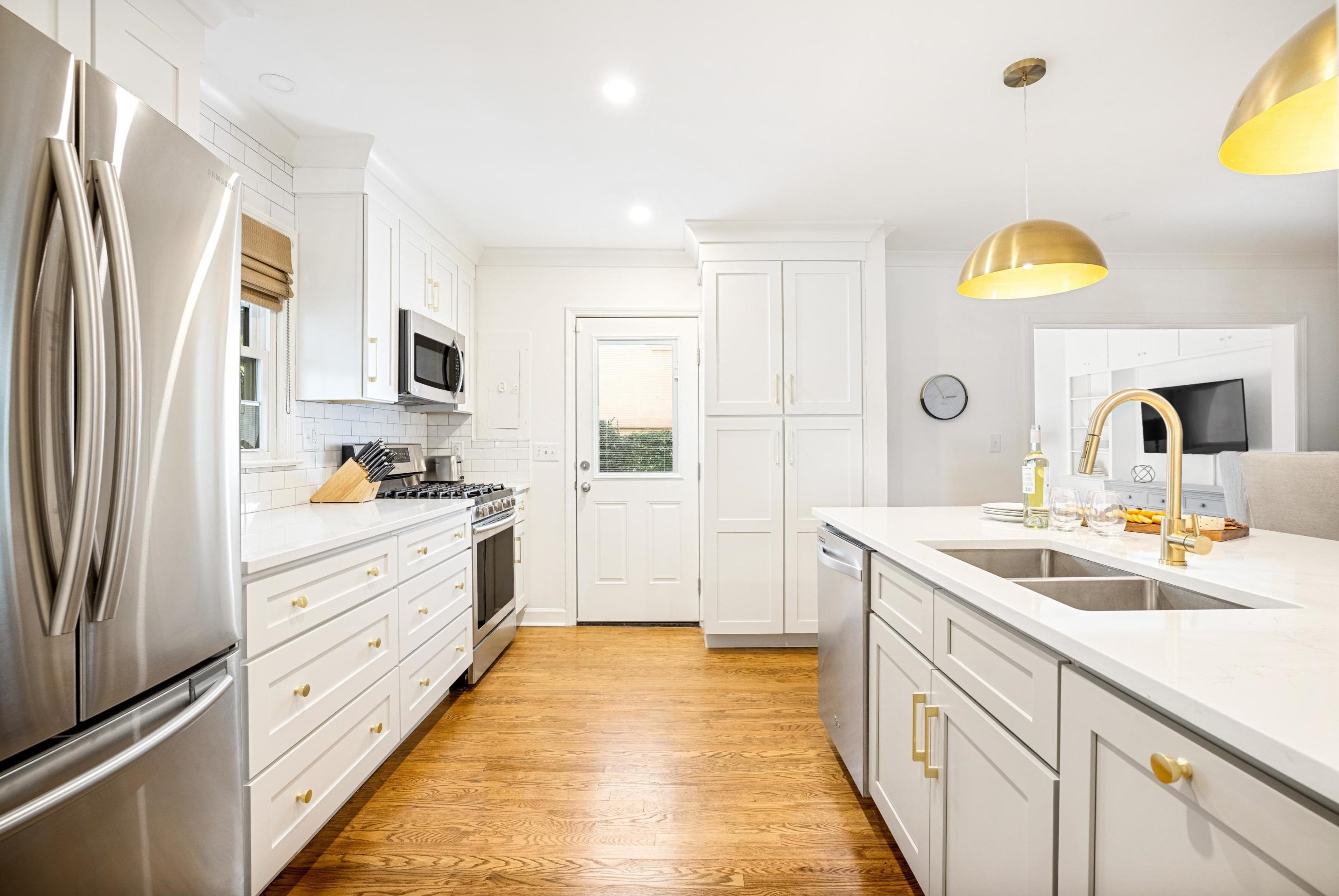 17 Poulnot Ln, Charleston SC  29401-6912 exterior