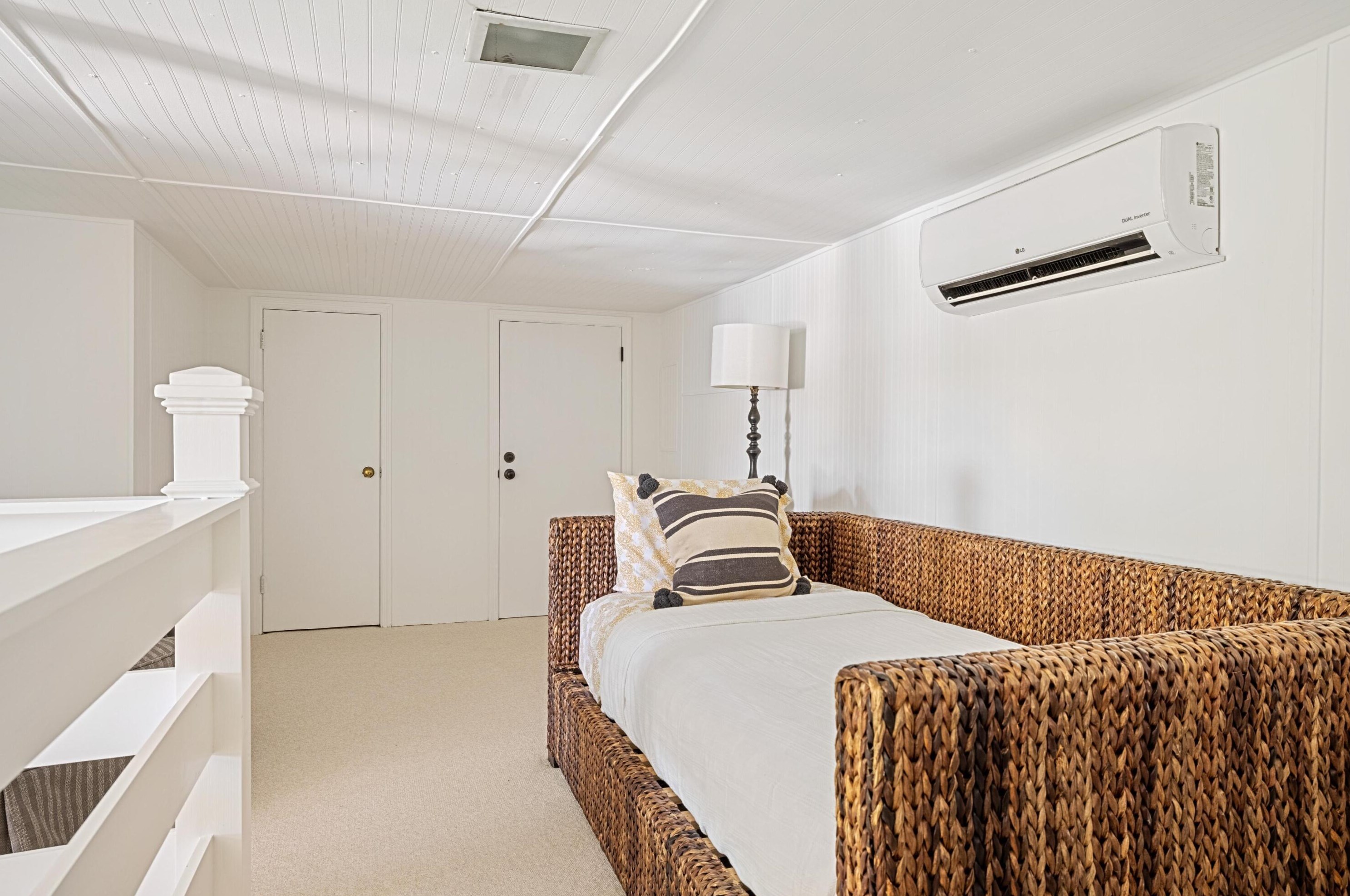 17 Poulnot Ln, Charleston SC  29401-6912 exterior