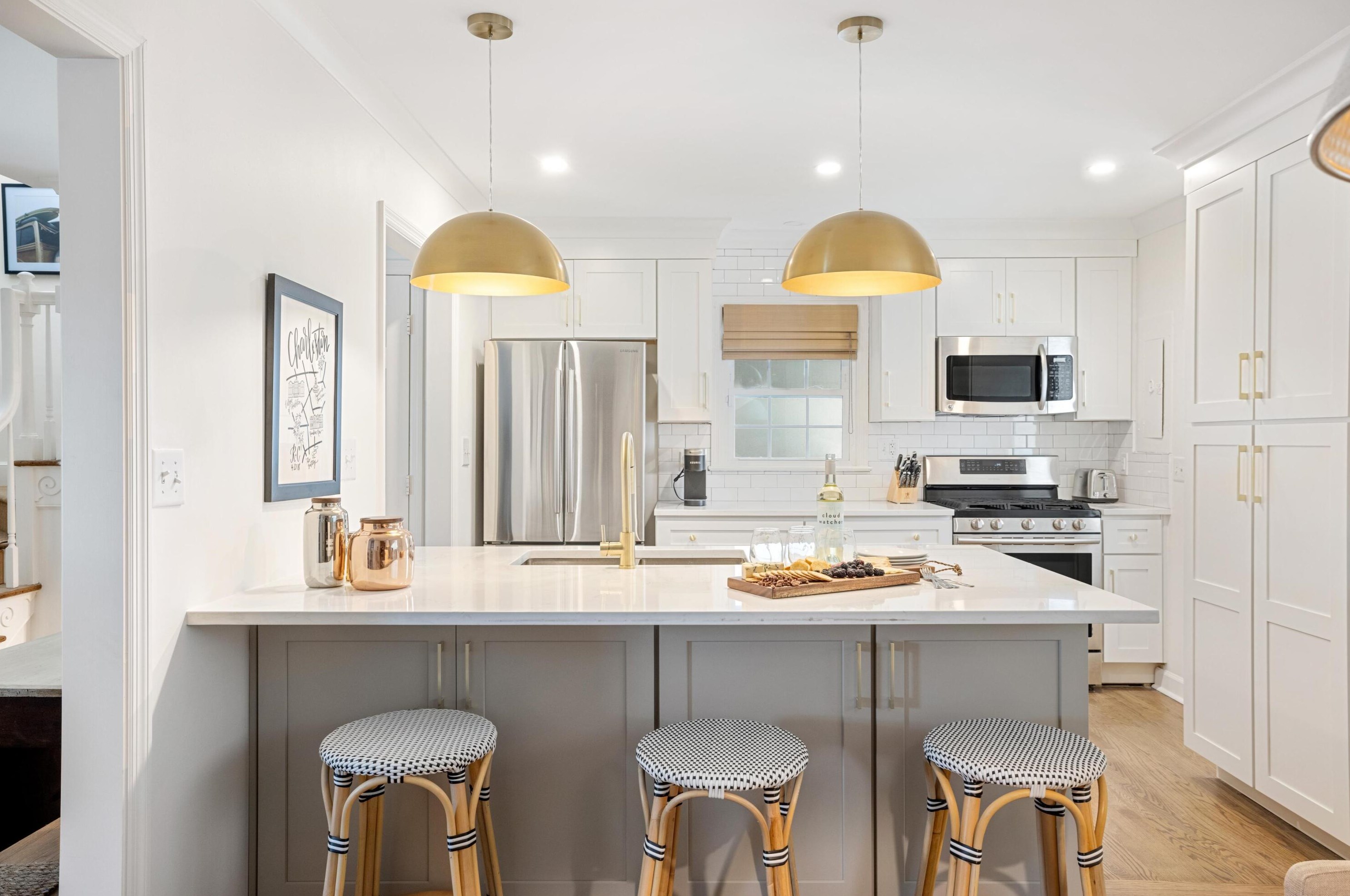 17 Poulnot Ln, Charleston SC  29401-6912 exterior