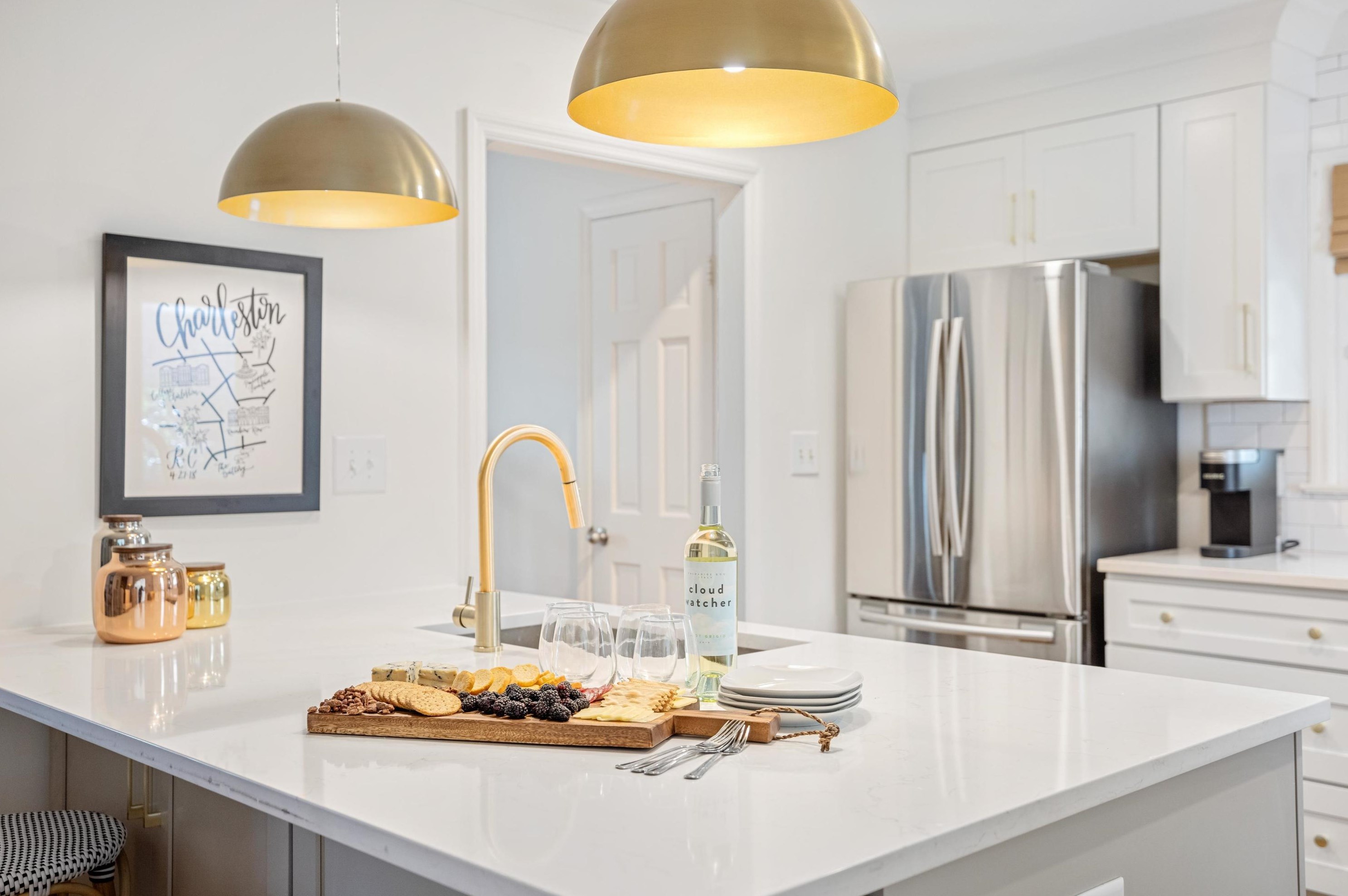 17 Poulnot Ln, Charleston SC  29401-6912 exterior