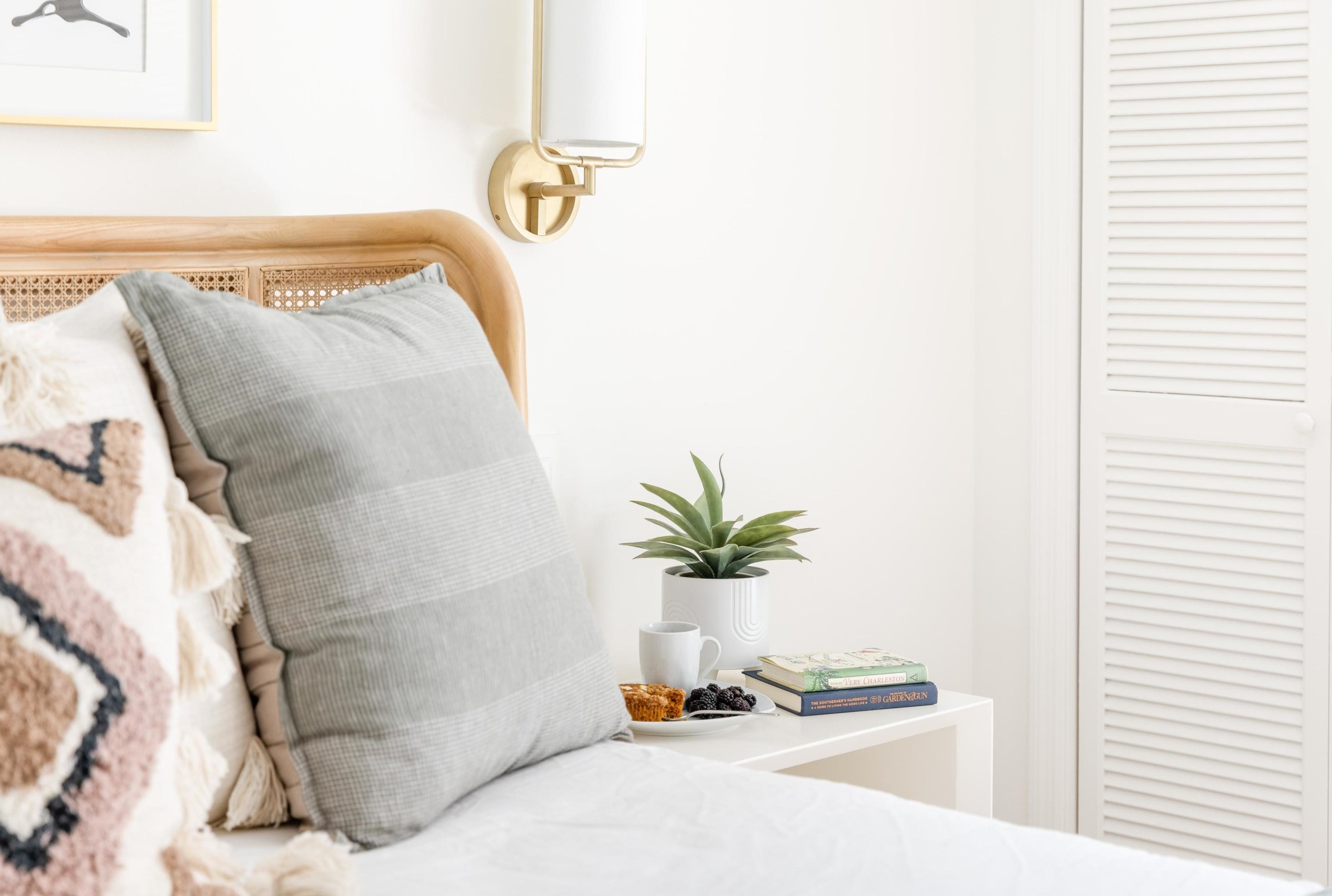 17 Poulnot Ln, Charleston SC  29401-6912 exterior