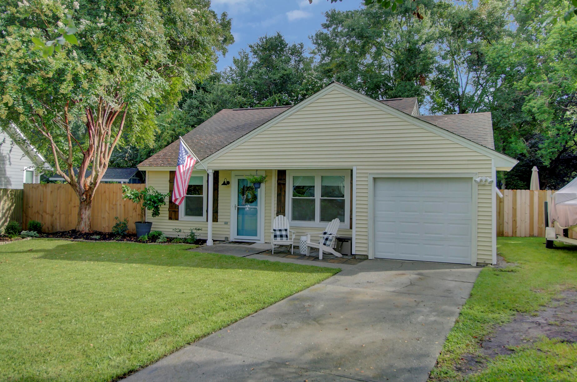 1002 Oakcrest Dr, Charleston, SC 29412-9393