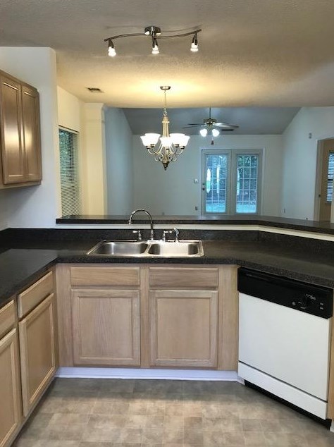124 Stewart Pl, Summerville, SC 29485-8132
