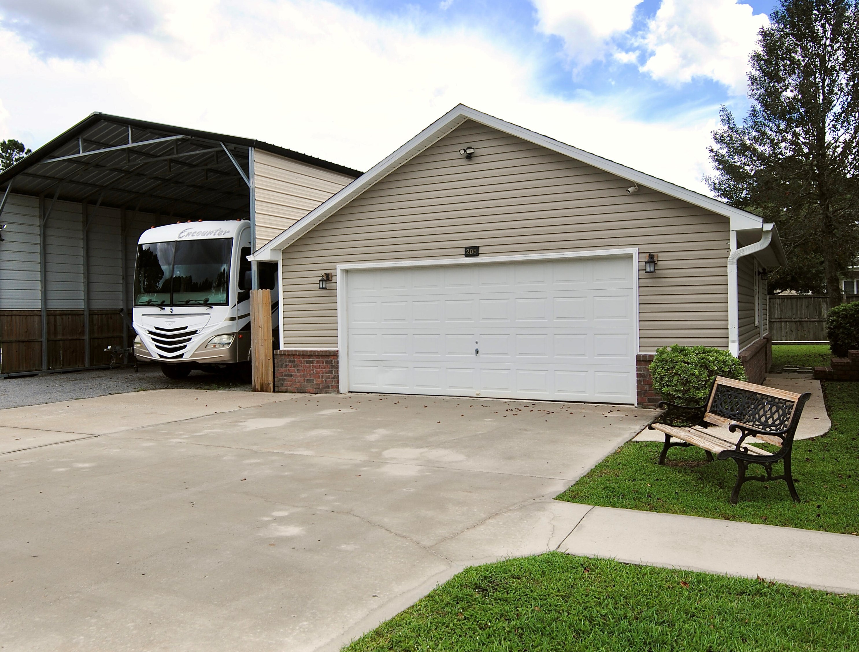 205 Shelby Shea Ln, Moncks Corner SC  29461-8837 exterior
