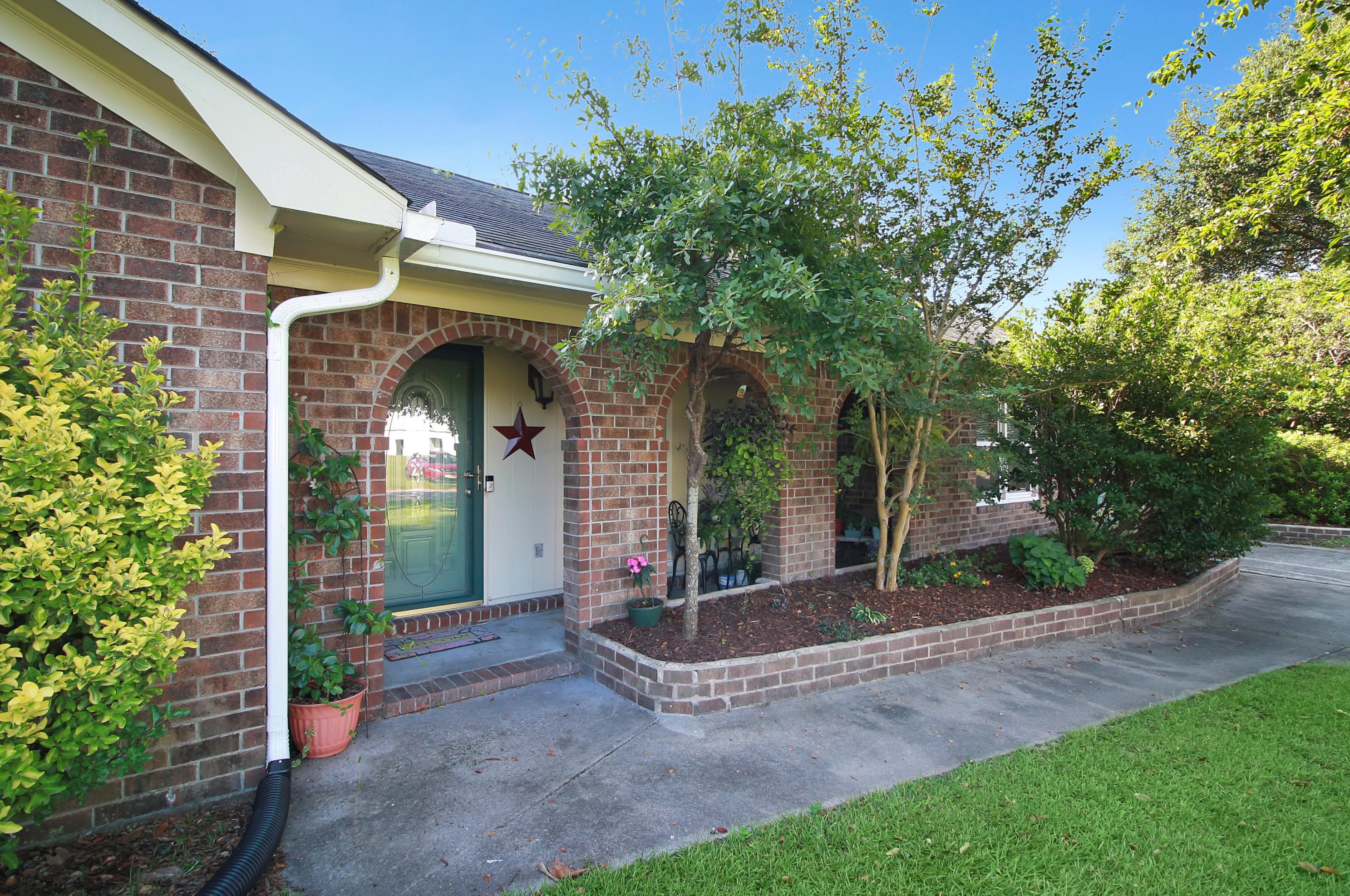 107 Cherokee Dr, Summerville, SC 29483-1915