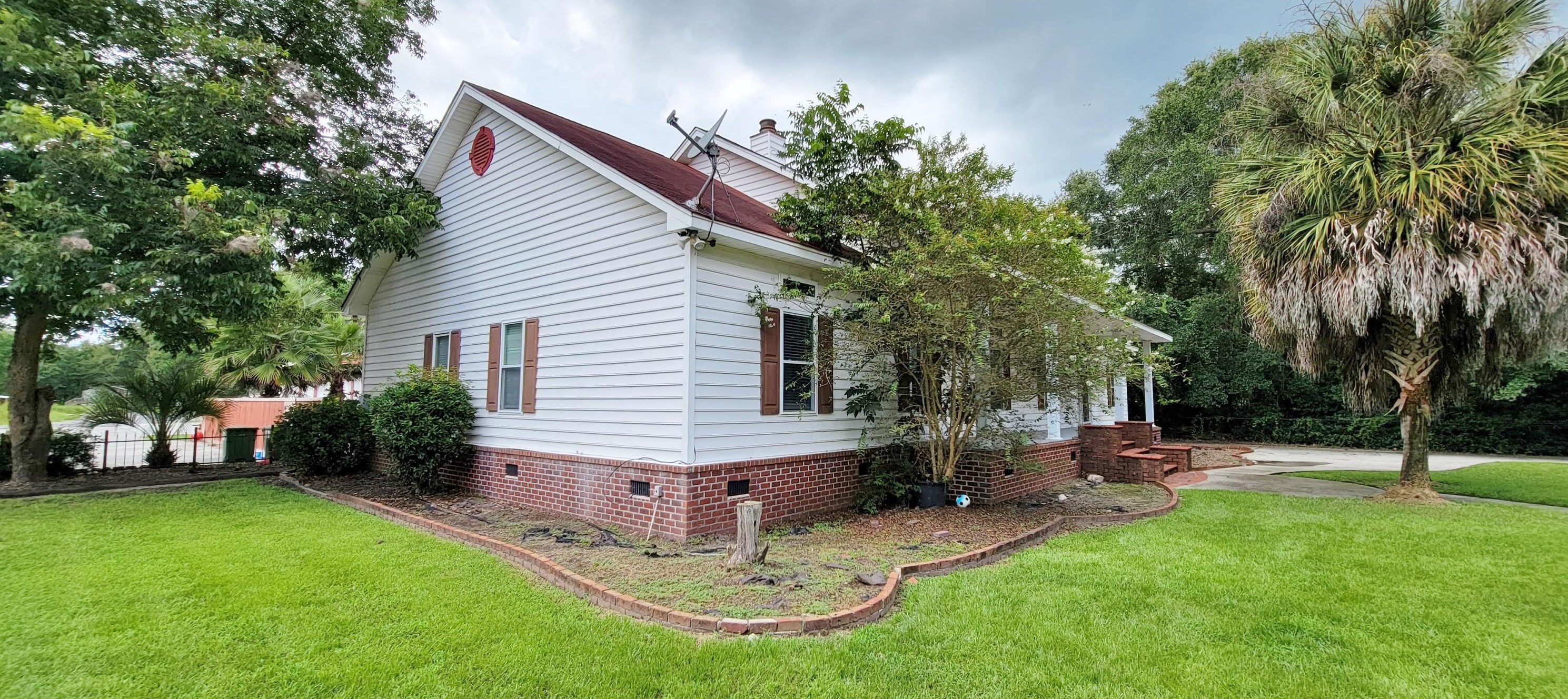 1701 Old Whitesville Rd, Moncks Corner, SC 29461-2766
