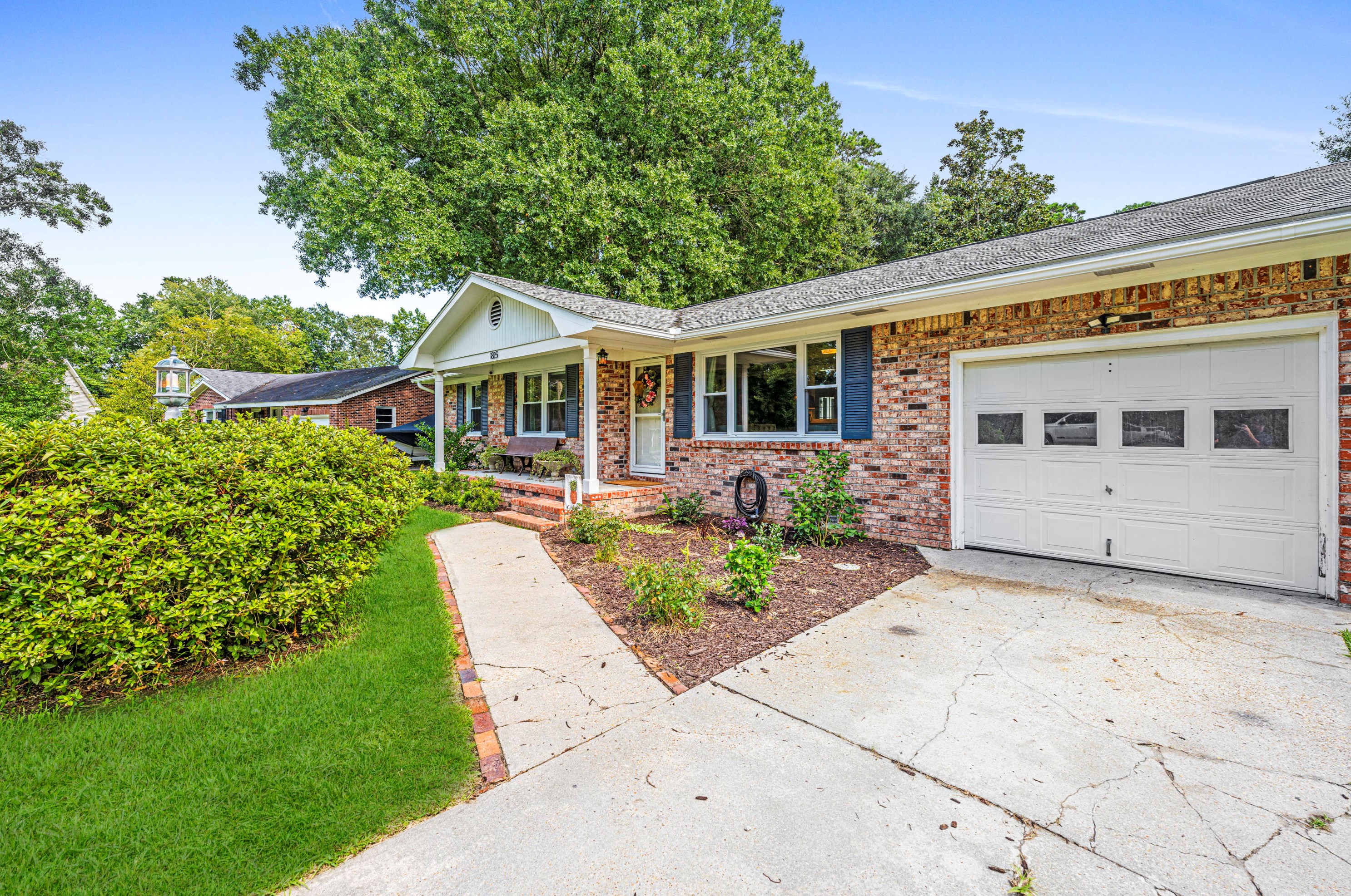 1815 Mayflower Dr, Charleston, SC 29412-3911