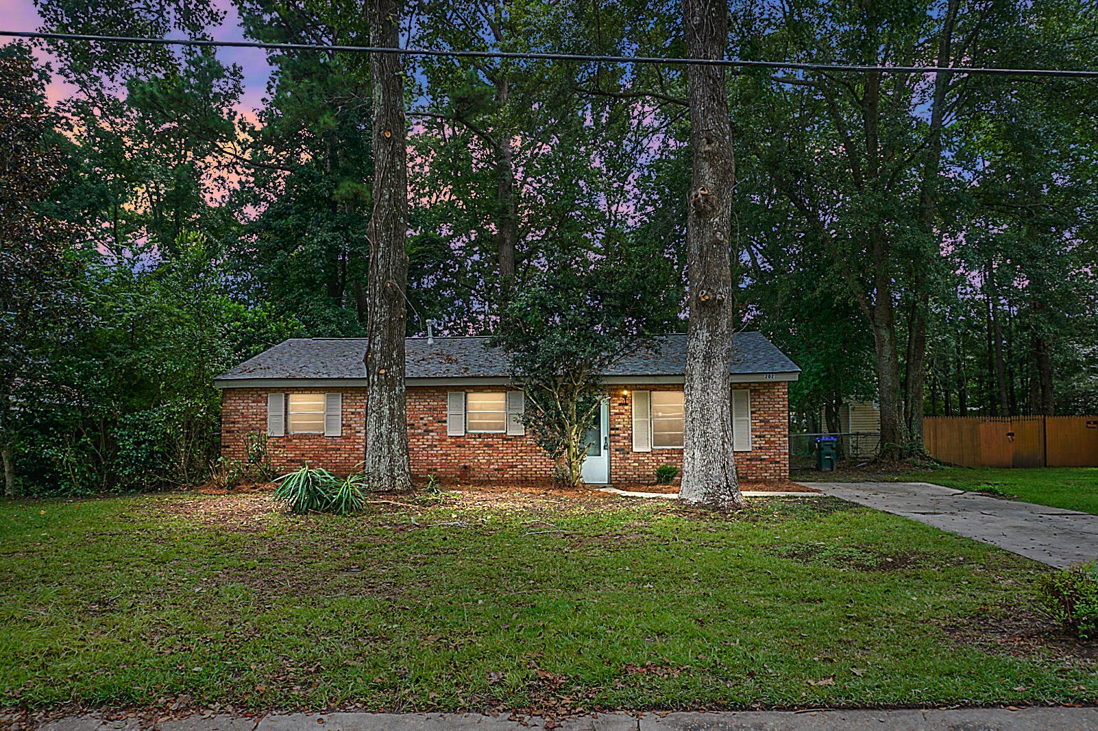 202 Longleaf Dr, Summerville, SC 29483-2604