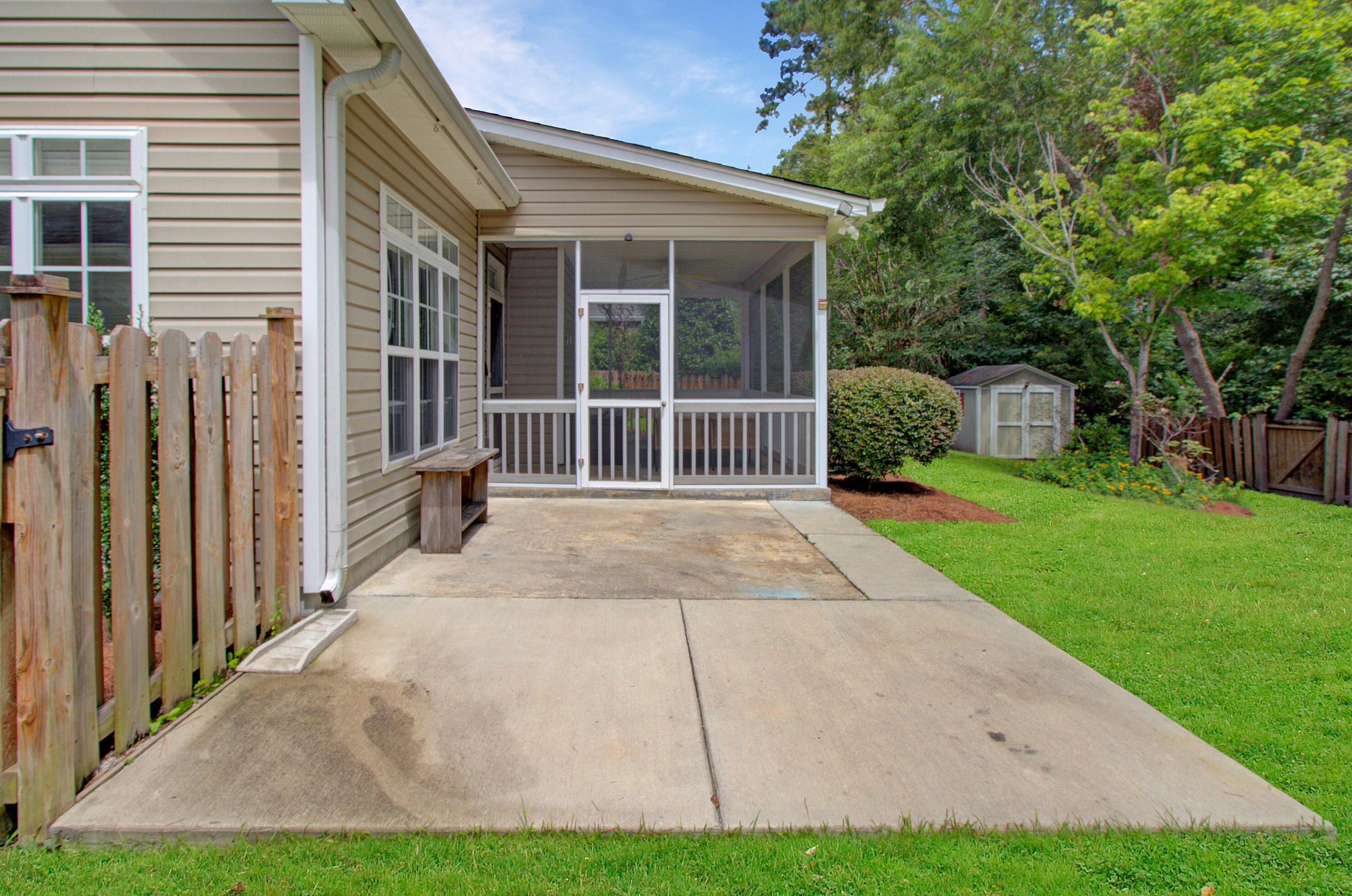 9237 Markleys Grove Blvd, Summerville SC  29485-8685 exterior
