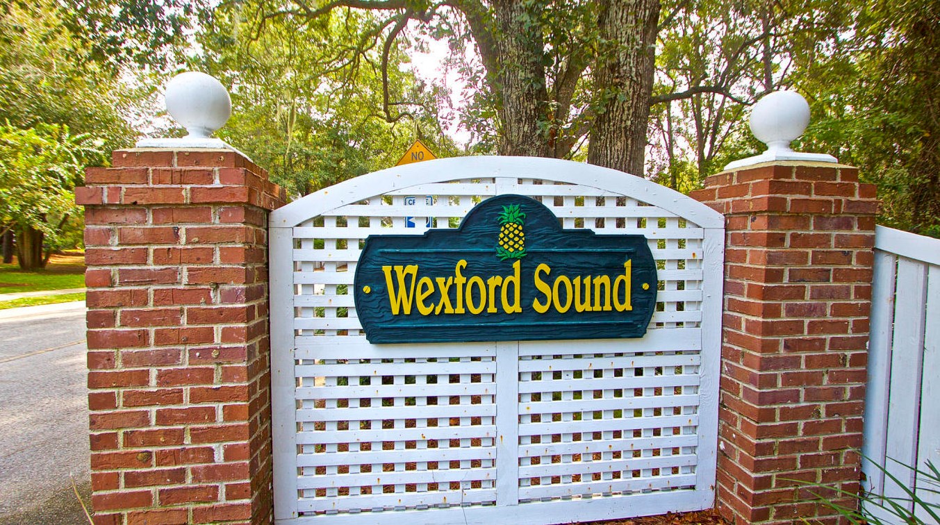 1719 Crystal Lk Dr, Charleston SC 29412-8279 exterior