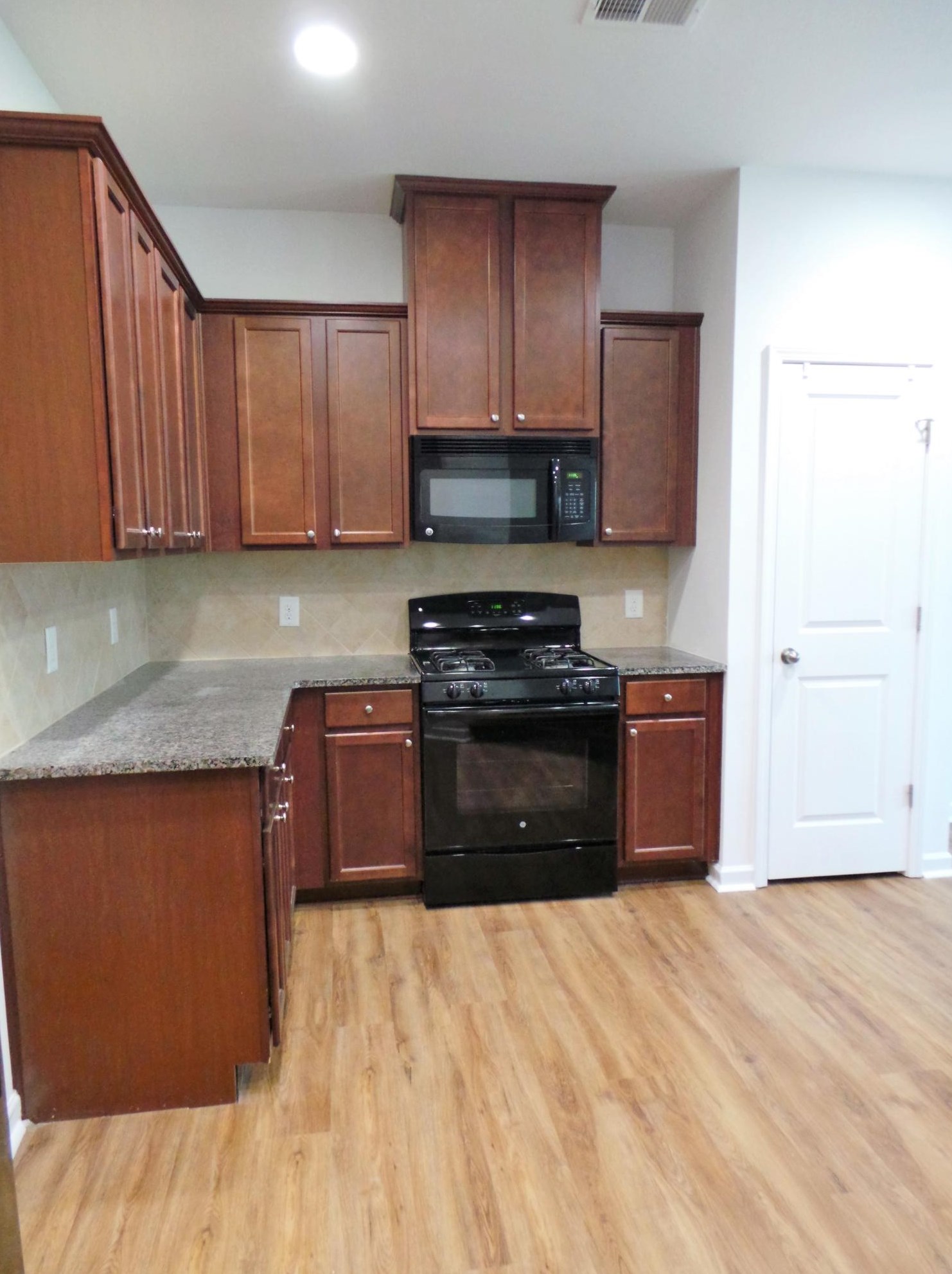 465 Whispering Breeze Ln, Summerville SC  29486 exterior