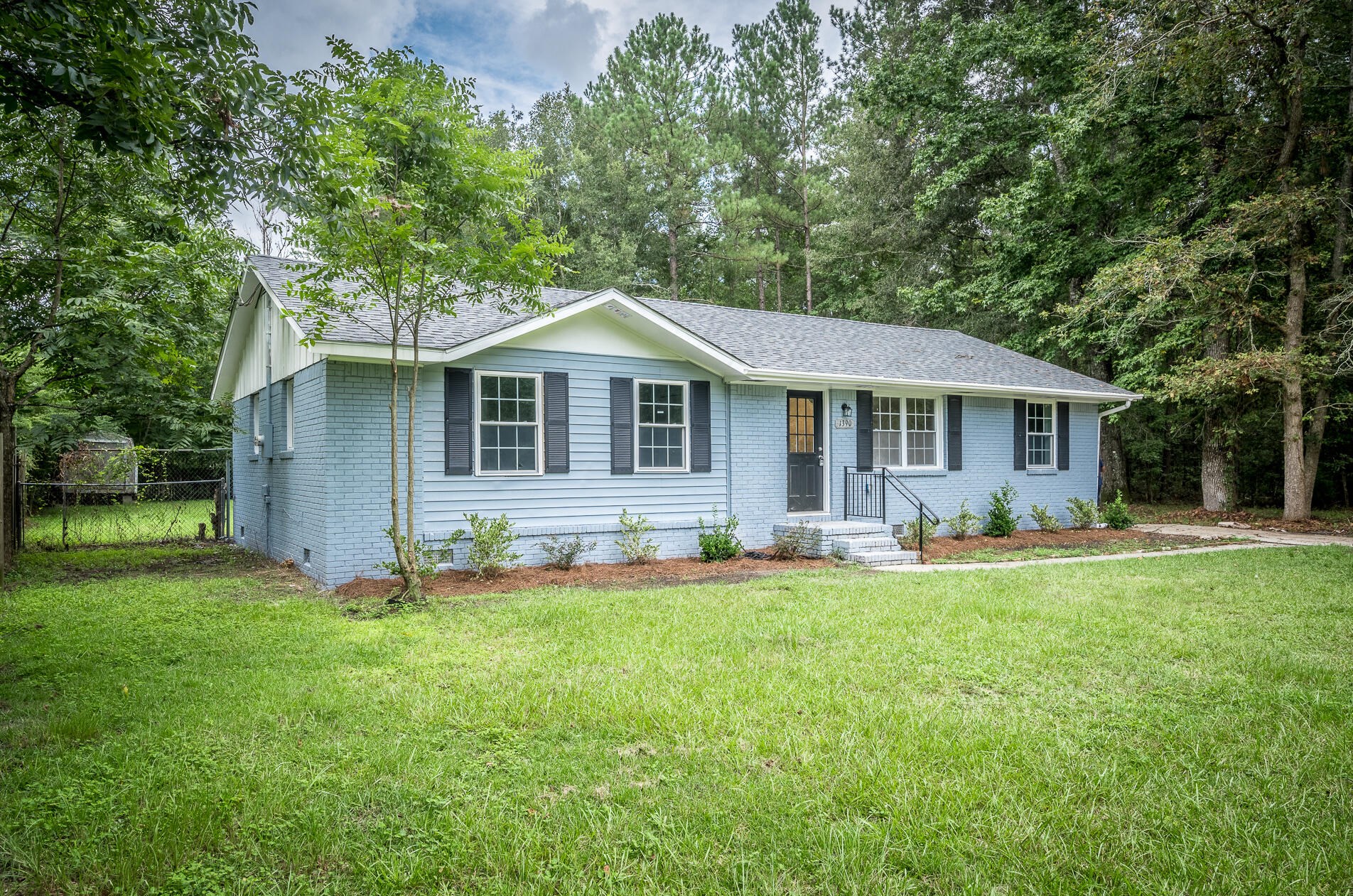 1390 Mail Rte Rd, Bonneau, SC 29431