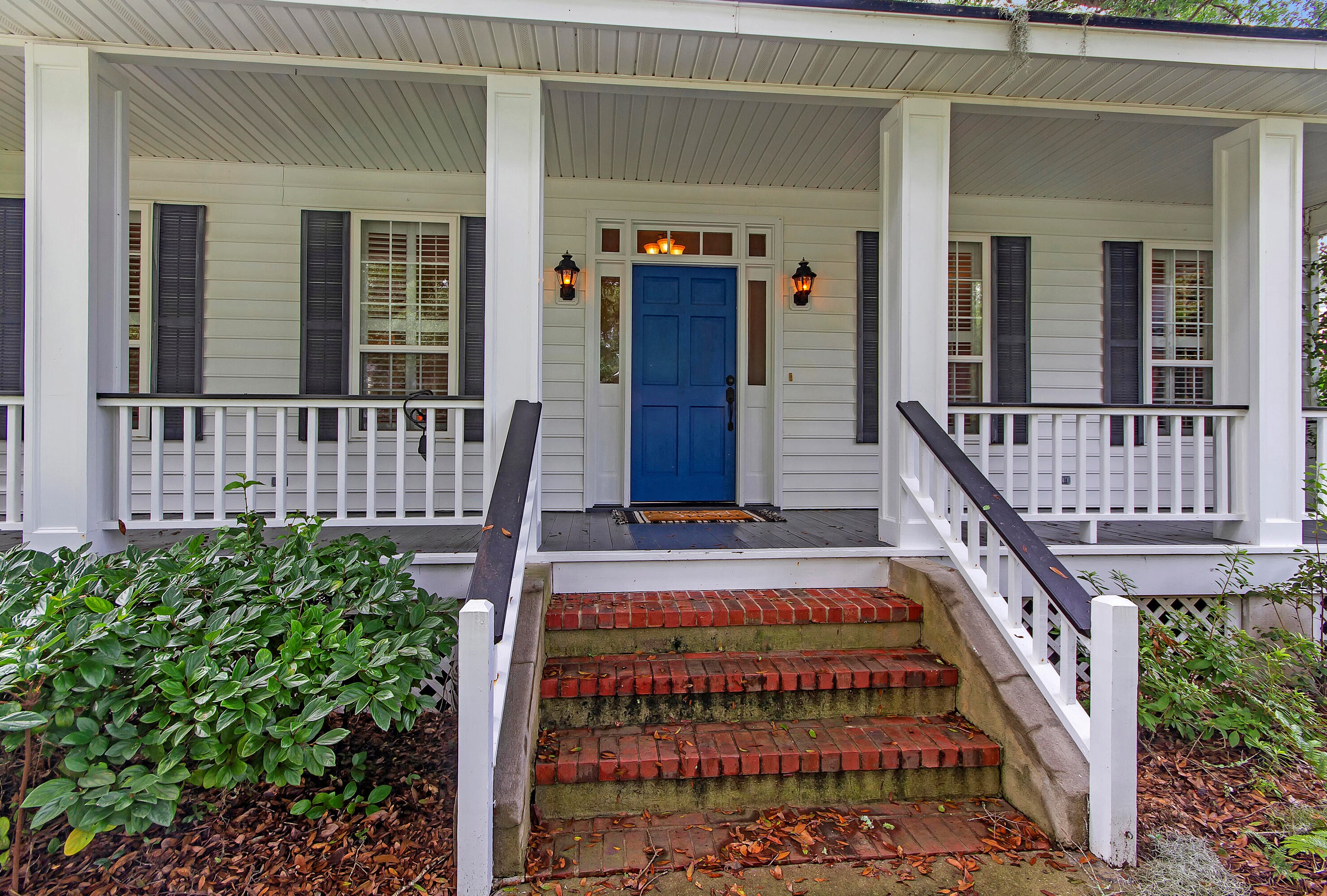 671 Sterling Dr, Charleston, SC 29412-9135