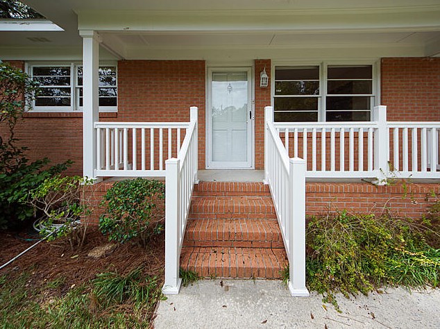 200 Holly Ave, Summerville, SC 29485-4525