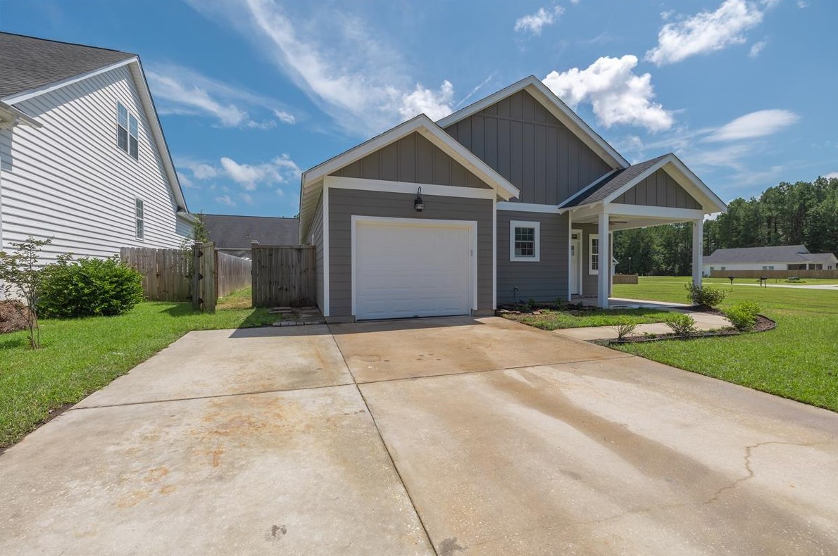 412 Sablewood Dr, Huger, SC 29450-8500