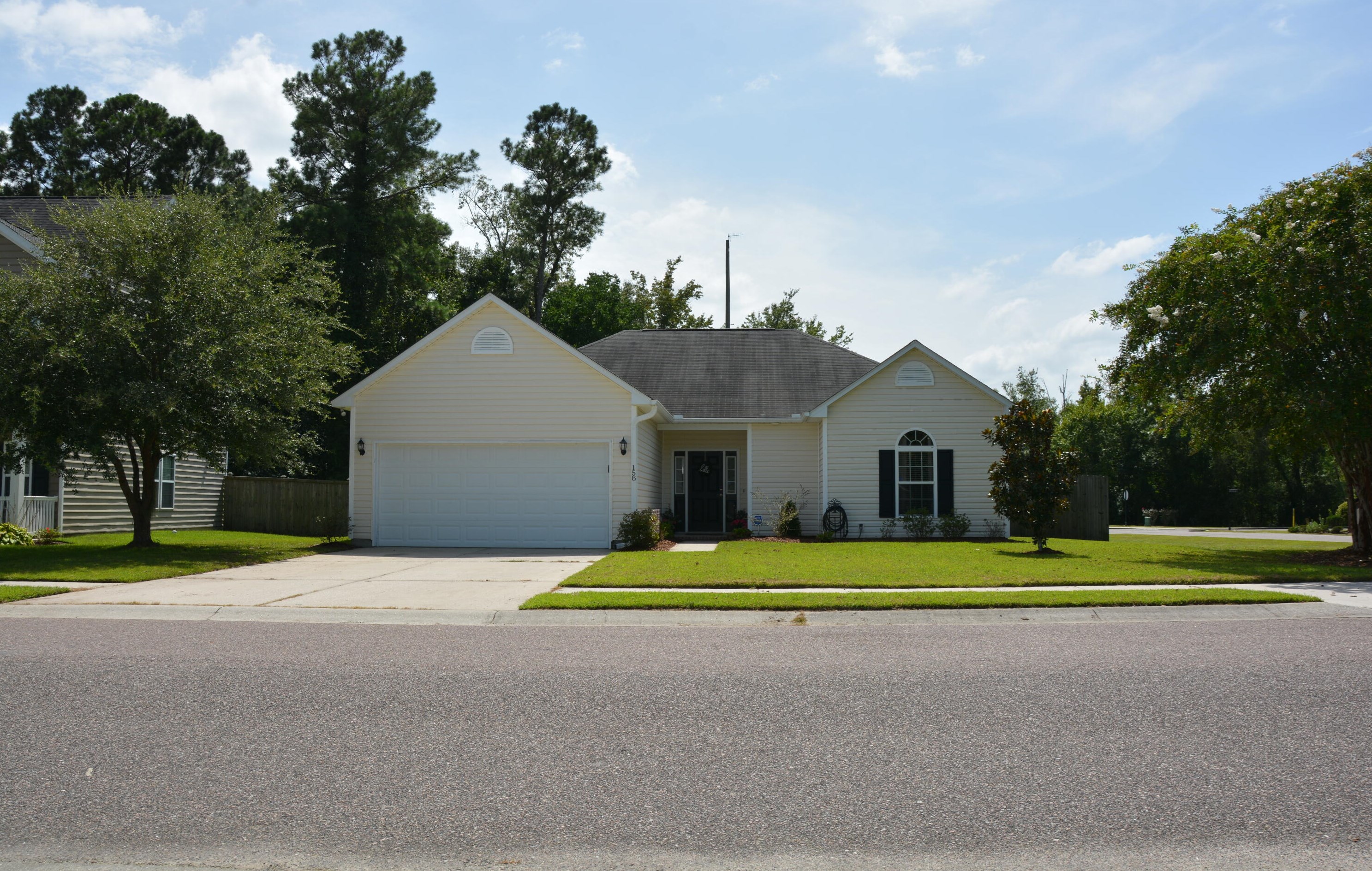 158 Harvest Moon Rd, Moncks Corner, SC 29461-6457