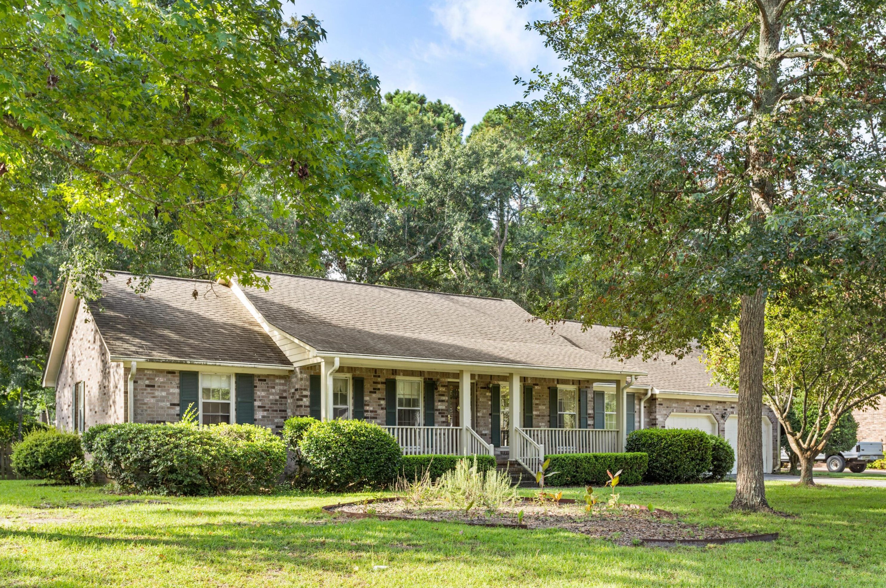 902 Law Ln, Mount Pleasant, SC 29464-9525