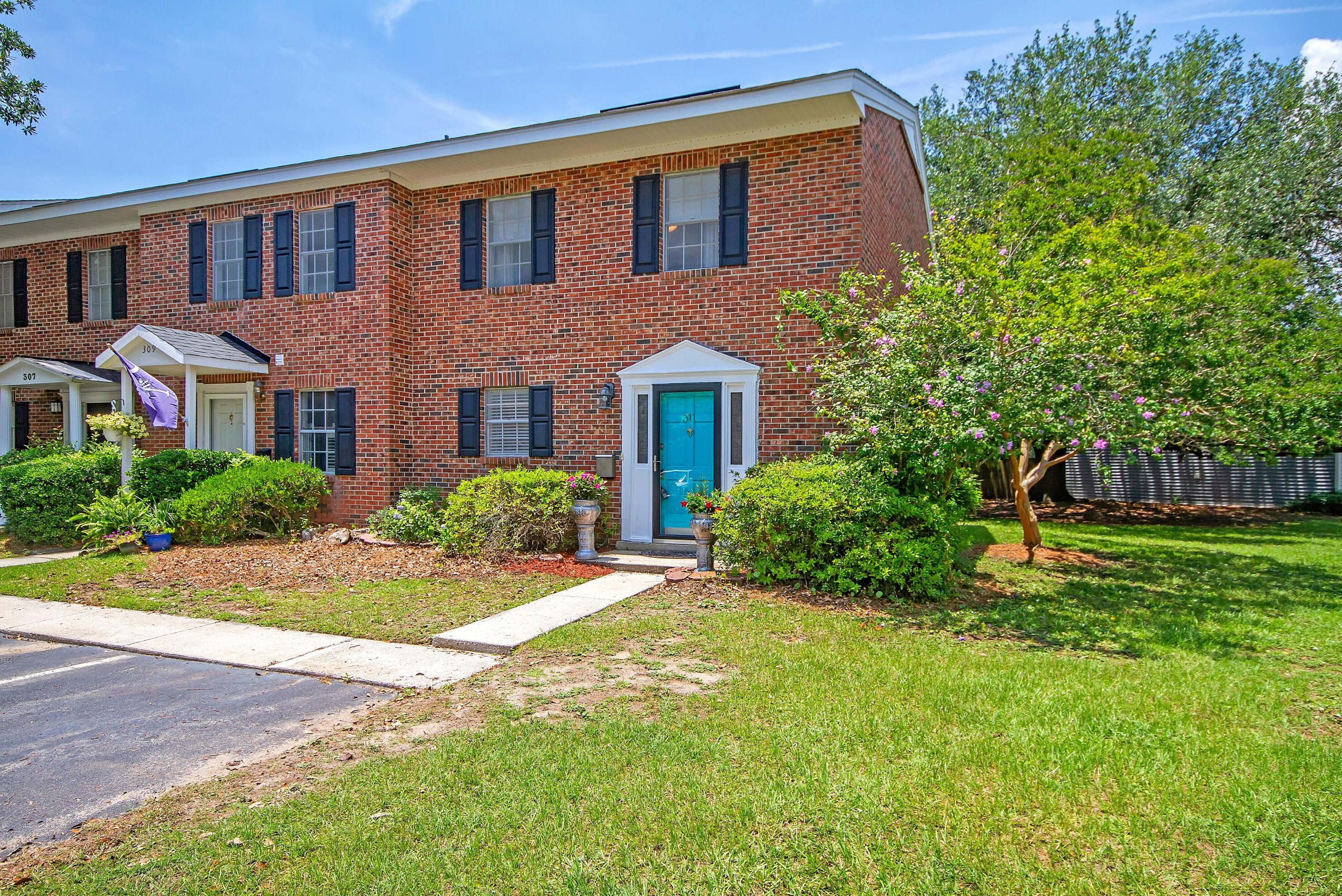 311 Lakeside Dr, Mount Pleasant, SC 29464