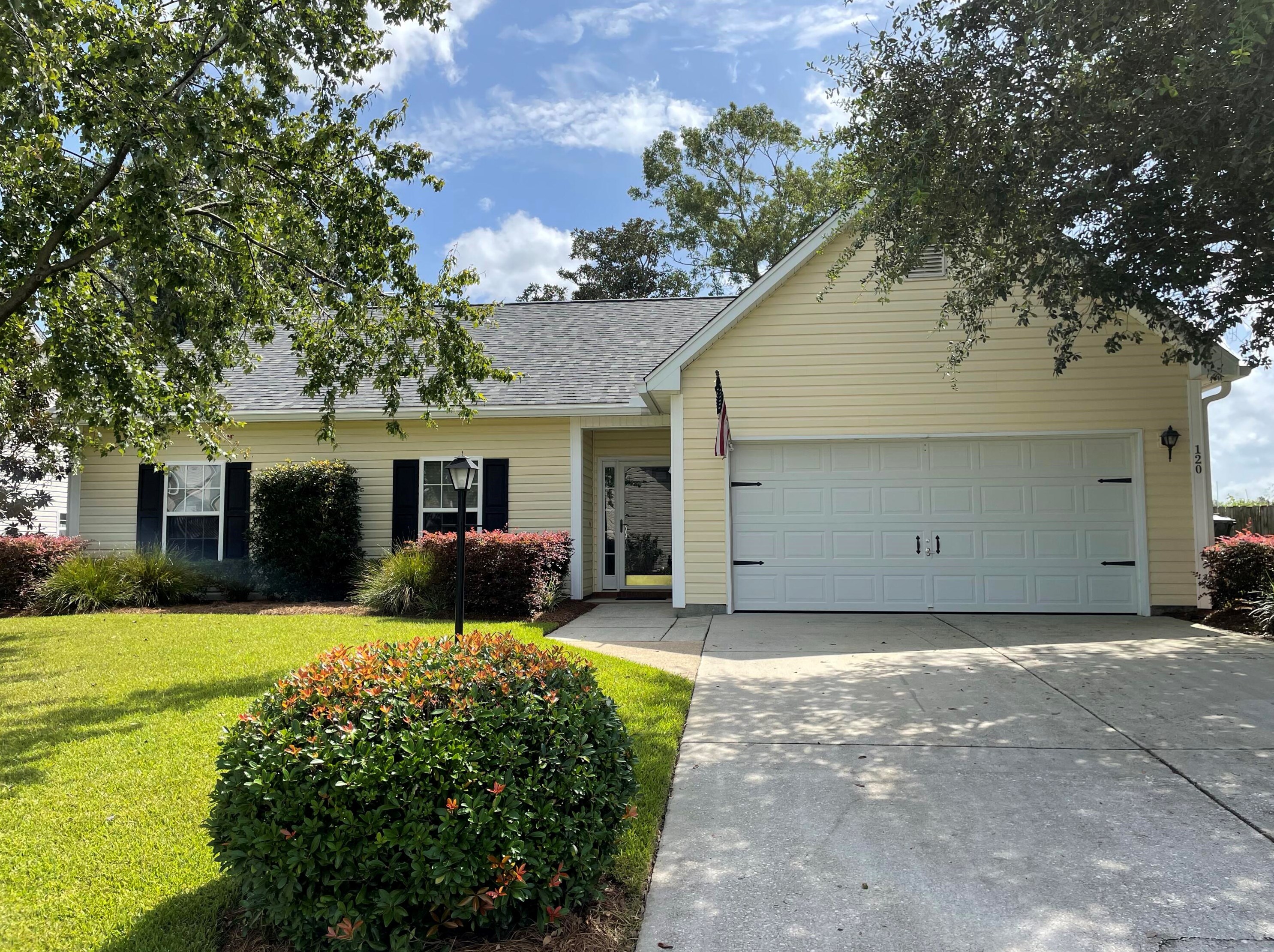 120 Pleasant Hill Dr, Charleston, SC 29445-3589