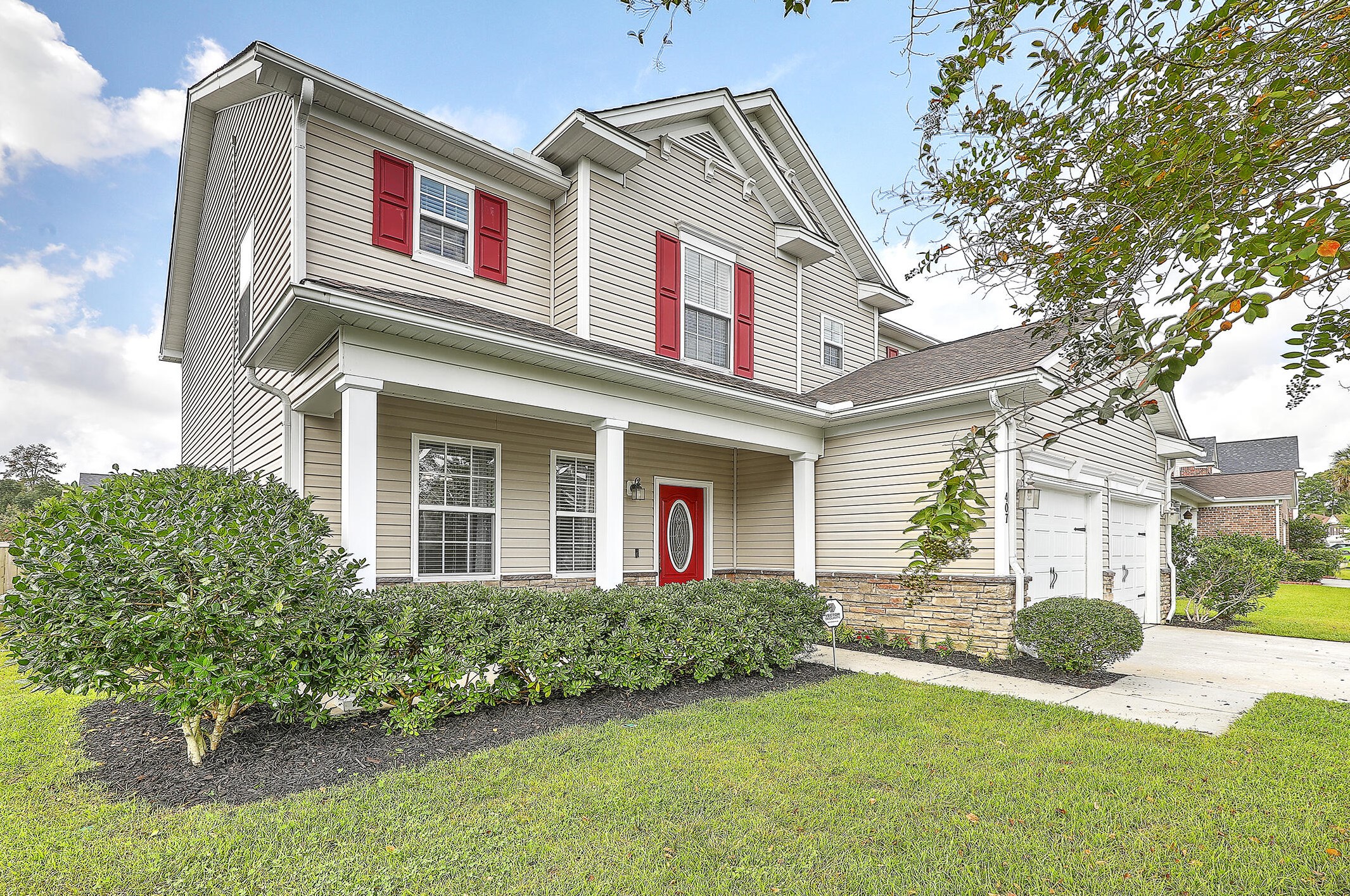 407 Glenmore Dr, Moncks Corner, SC 29461-8855