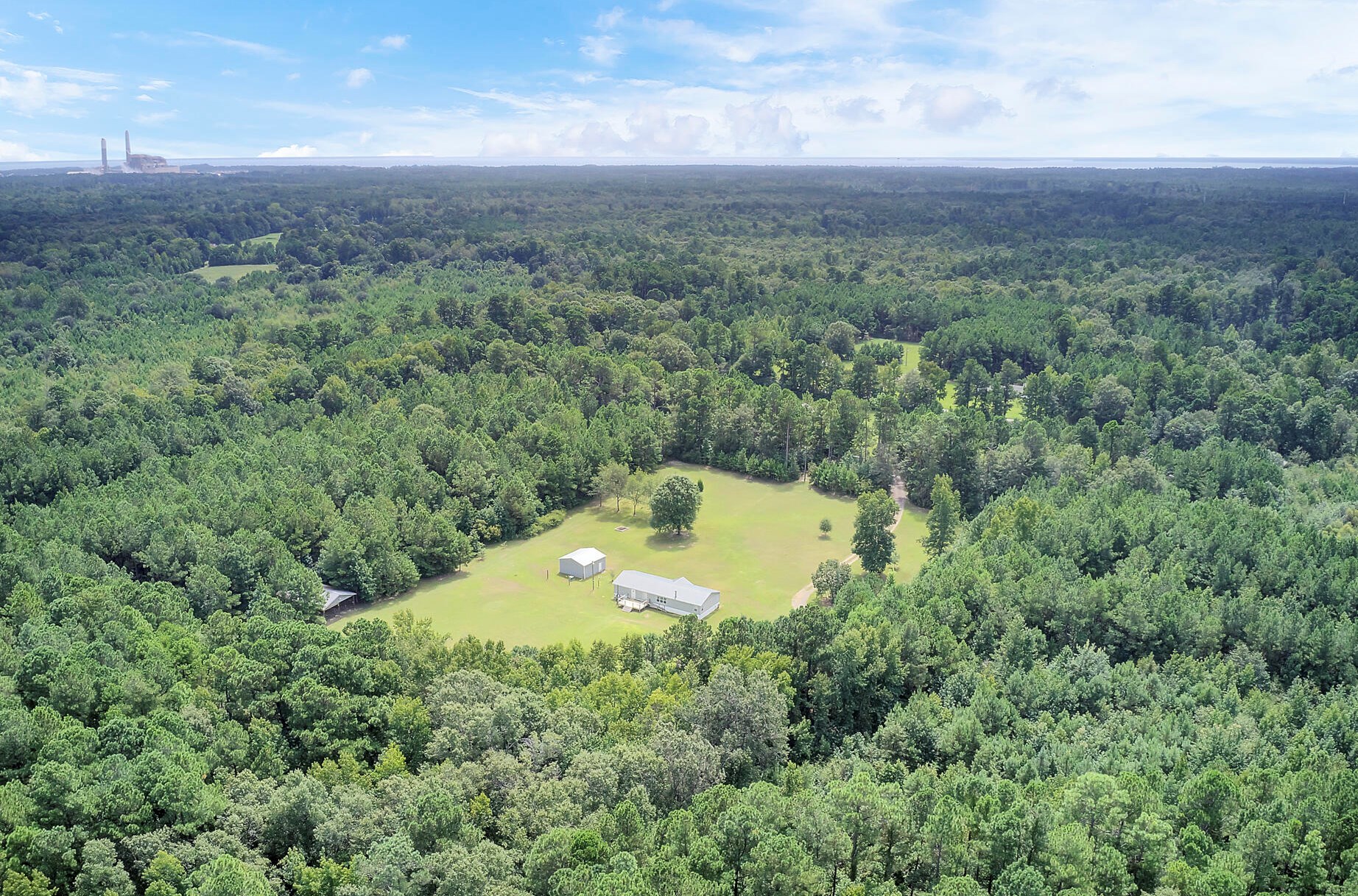 620 Murphy Bay Dr, Cross, SC 29436