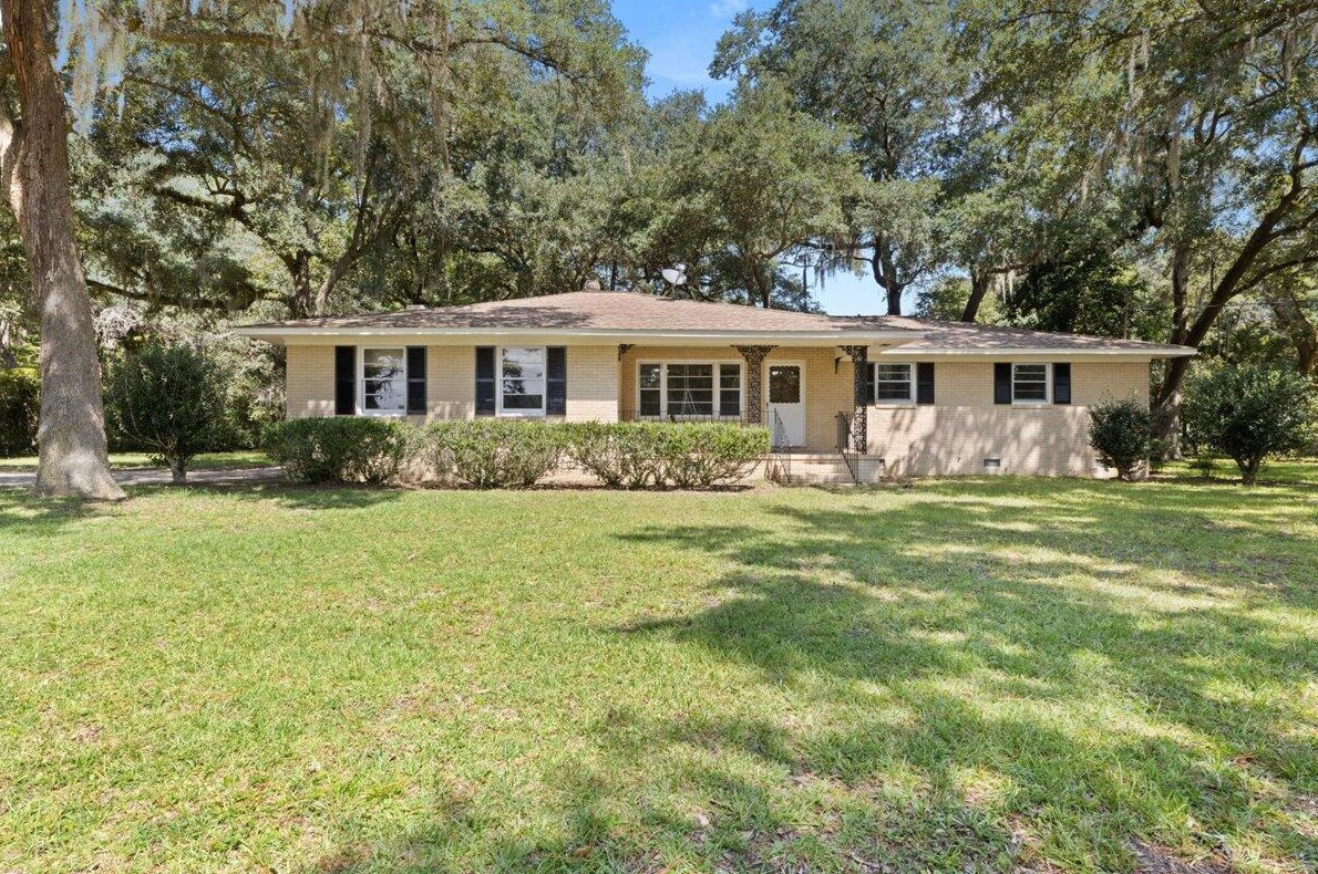 1074 Dorchester Rd, Summerville, SC 29485