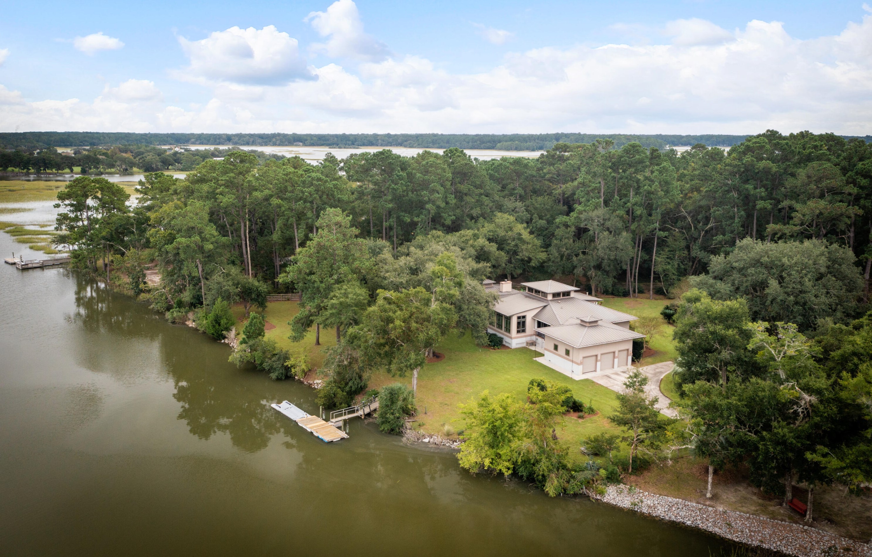 1806 Tacky Point Rd, Wadmalaw Is, SC 29487