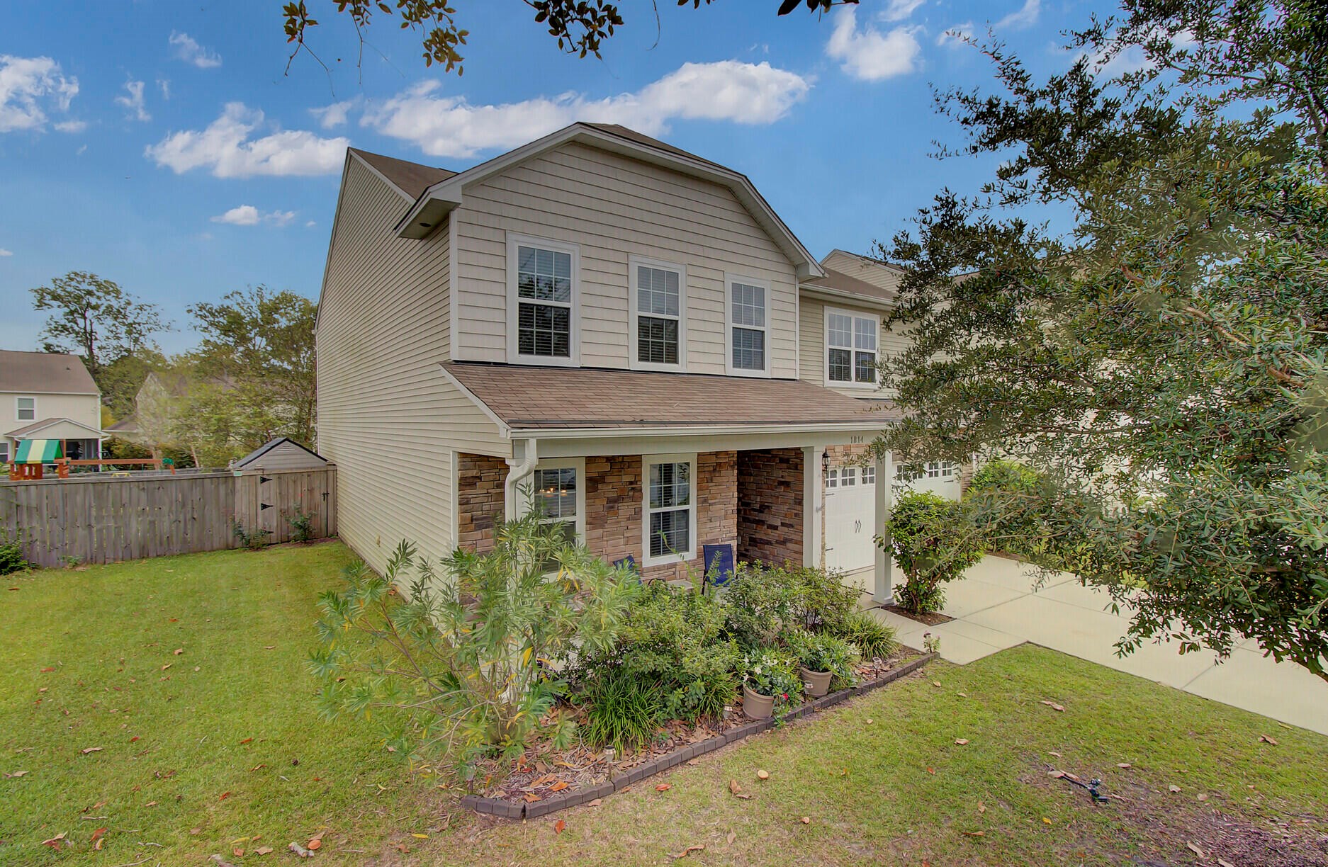 1814 Chickasaw Dr, Charleston, SC 29414-8121