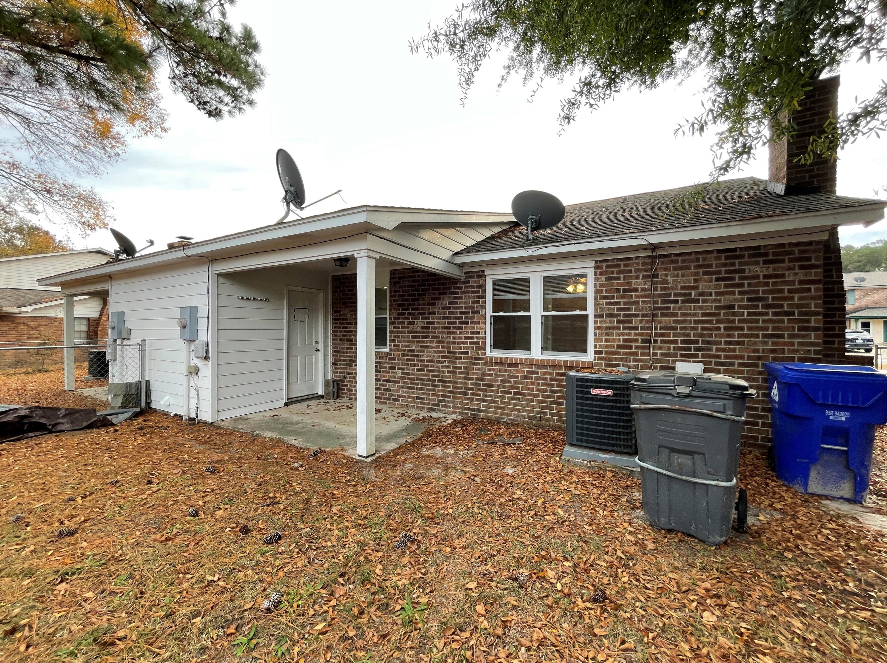 7726 Oldridge Rd, Charleston SC  29418-2103 exterior