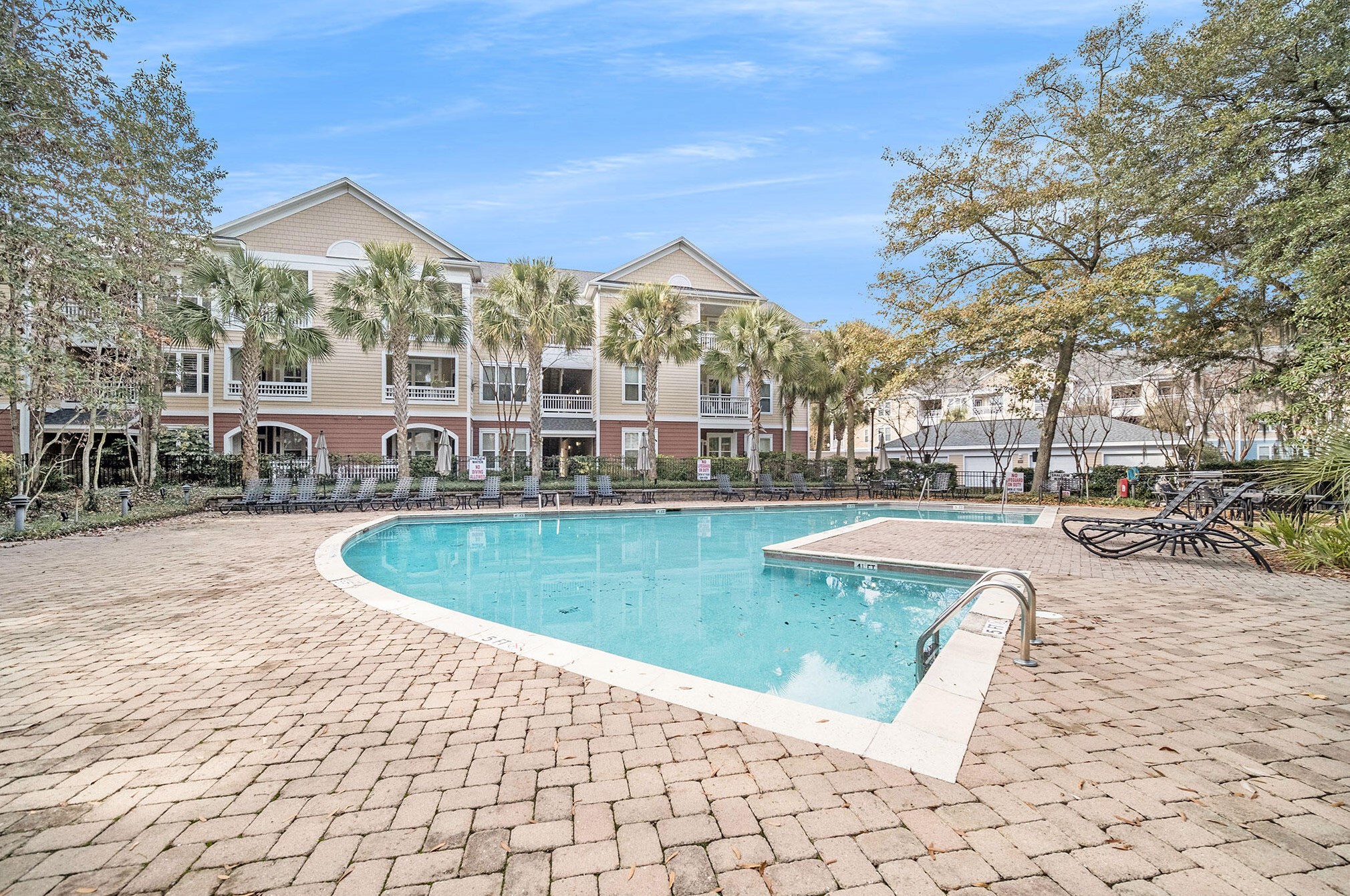 280 Seven Farms Dr, Charleston SC  29492-8165 exterior