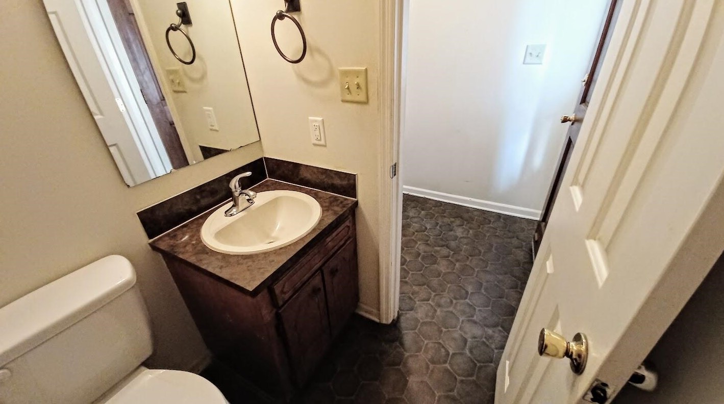 5048 Foxwood Dr, Charleston SC 29418-3282 exterior