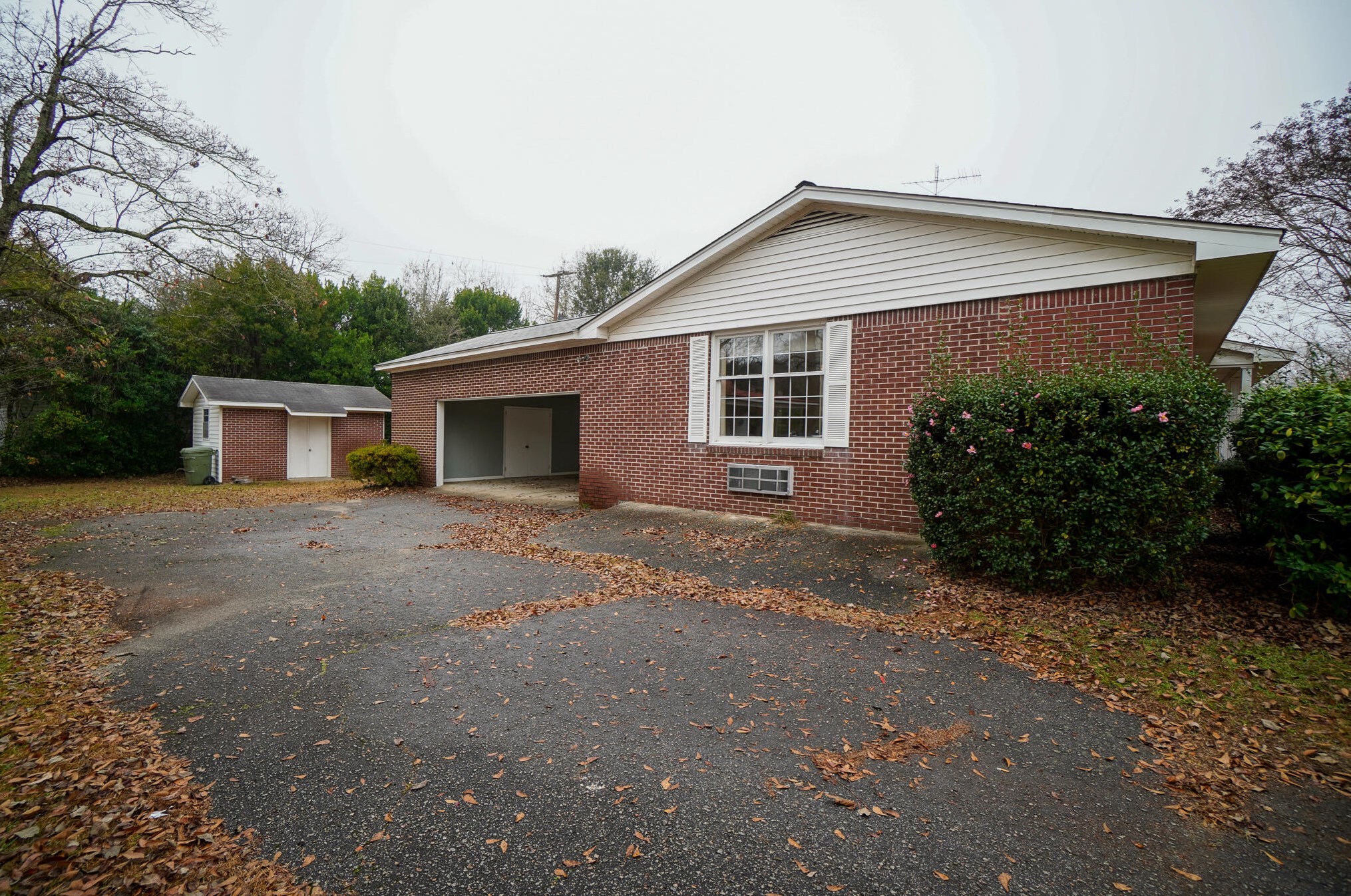 114 Robinson Dr, North, SC 29112
