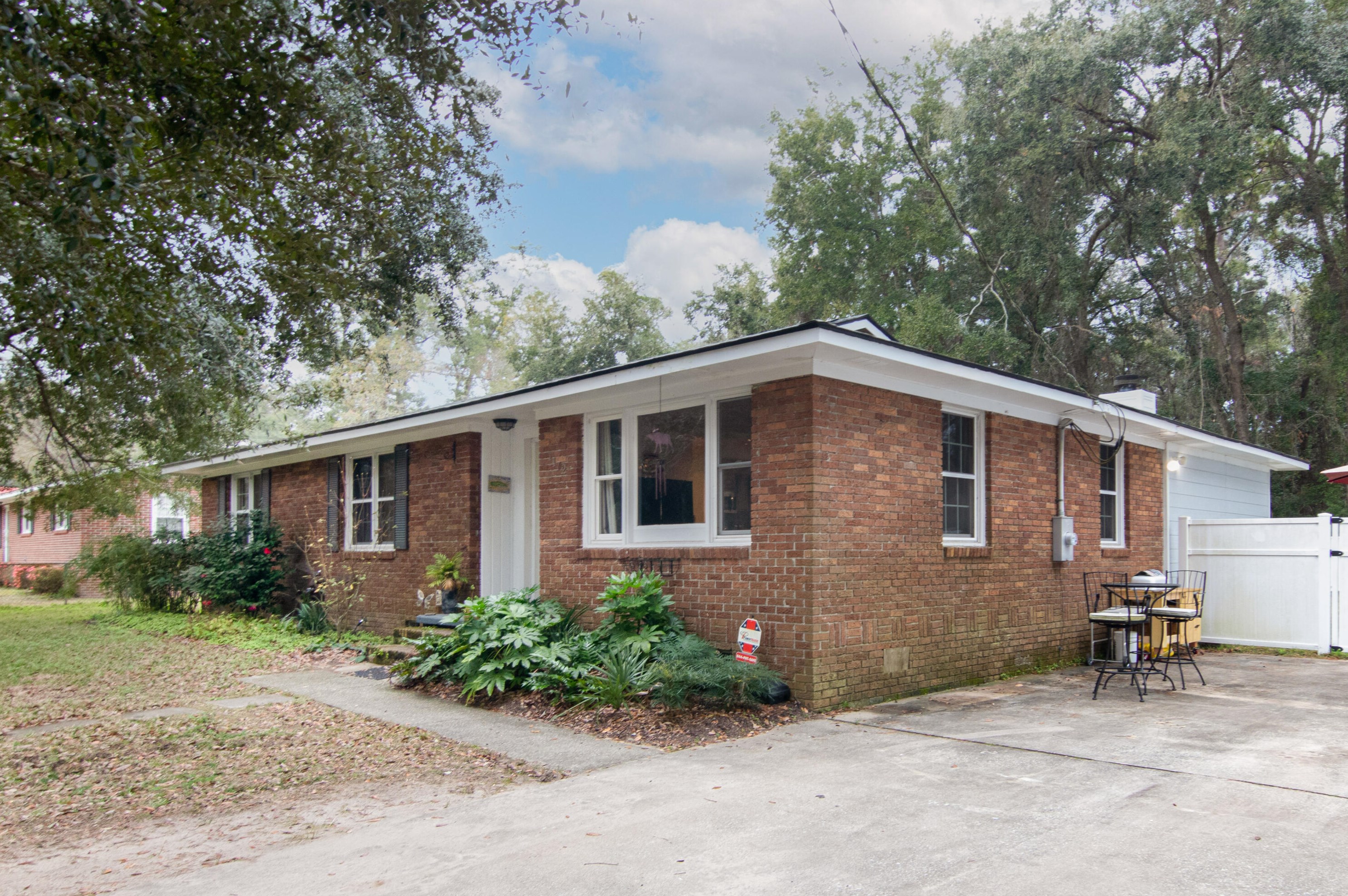 1172 Dawn Dr, Charleston, SC 29412-9404