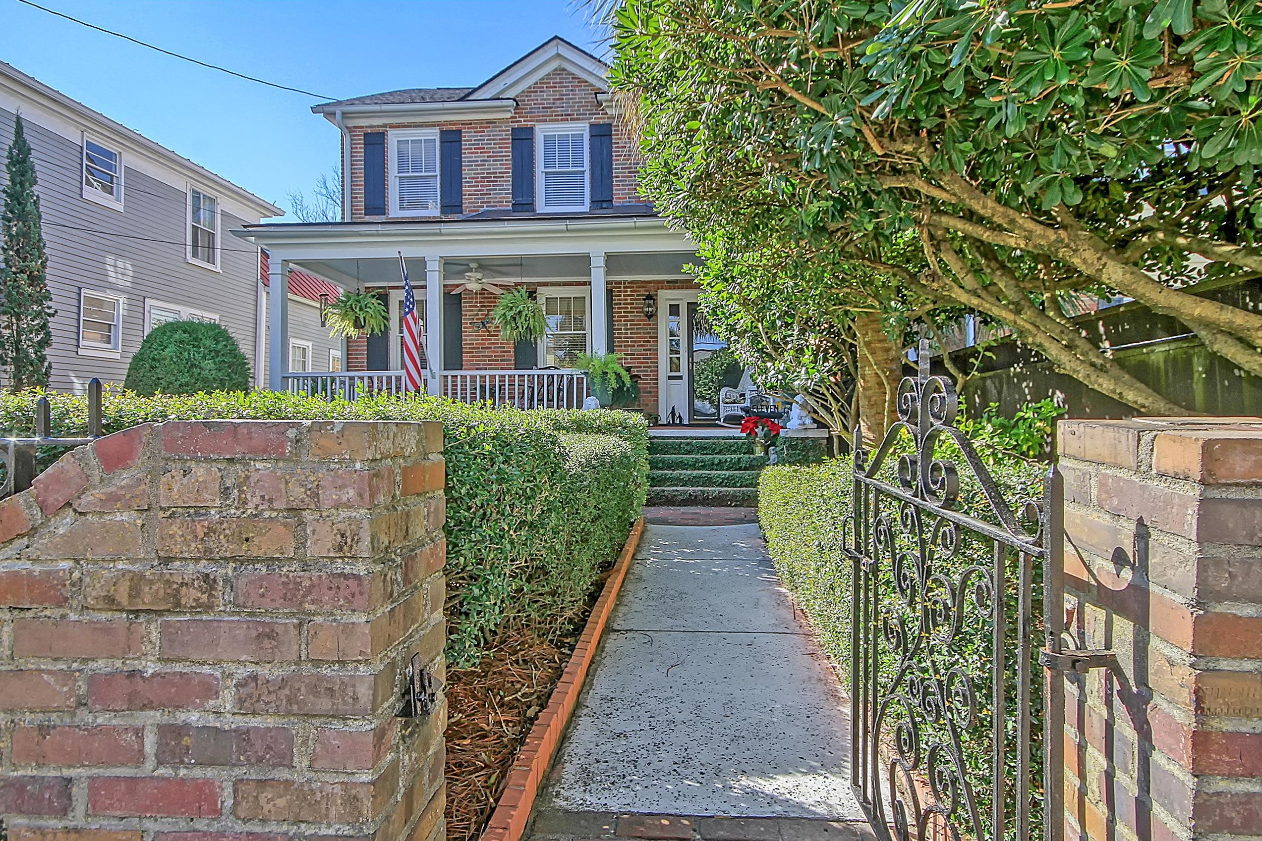 11 Gadsden St, Charleston SC  29401-1202 exterior