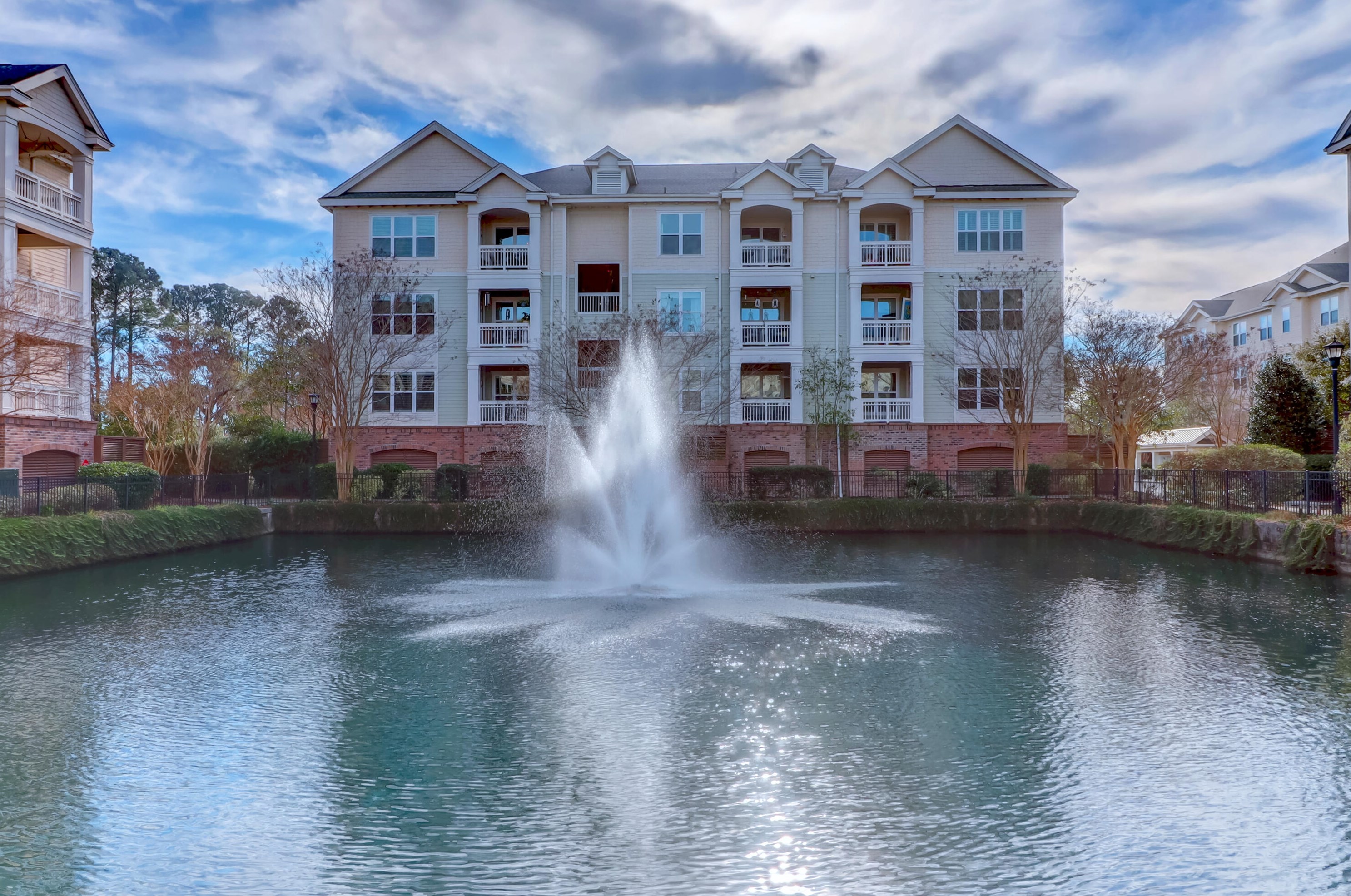 2244 Ashley Crossing Dr, Charleston SC  29414-5700 exterior