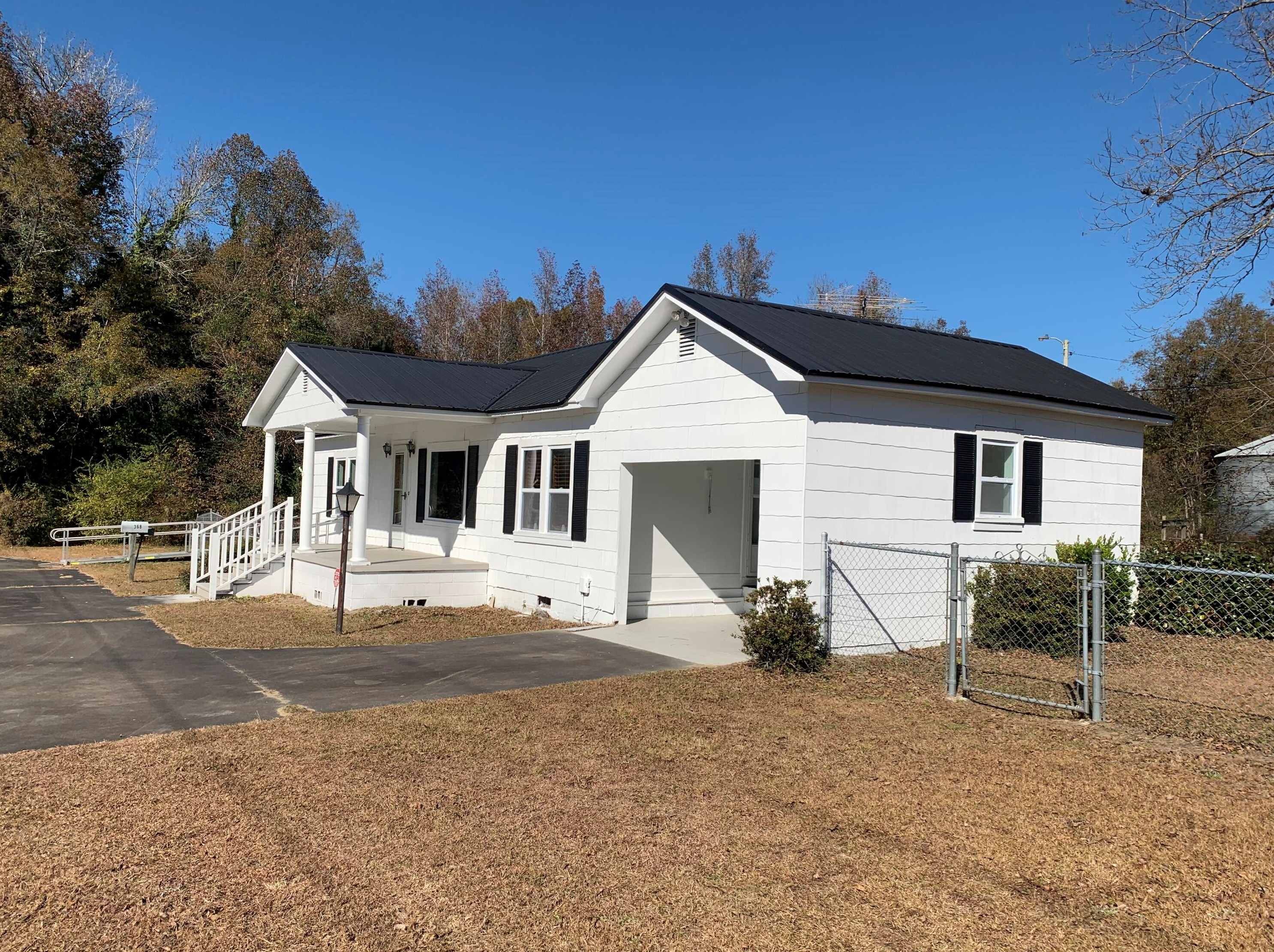 368 Tunnel Rd, Harleyville, SC 29448