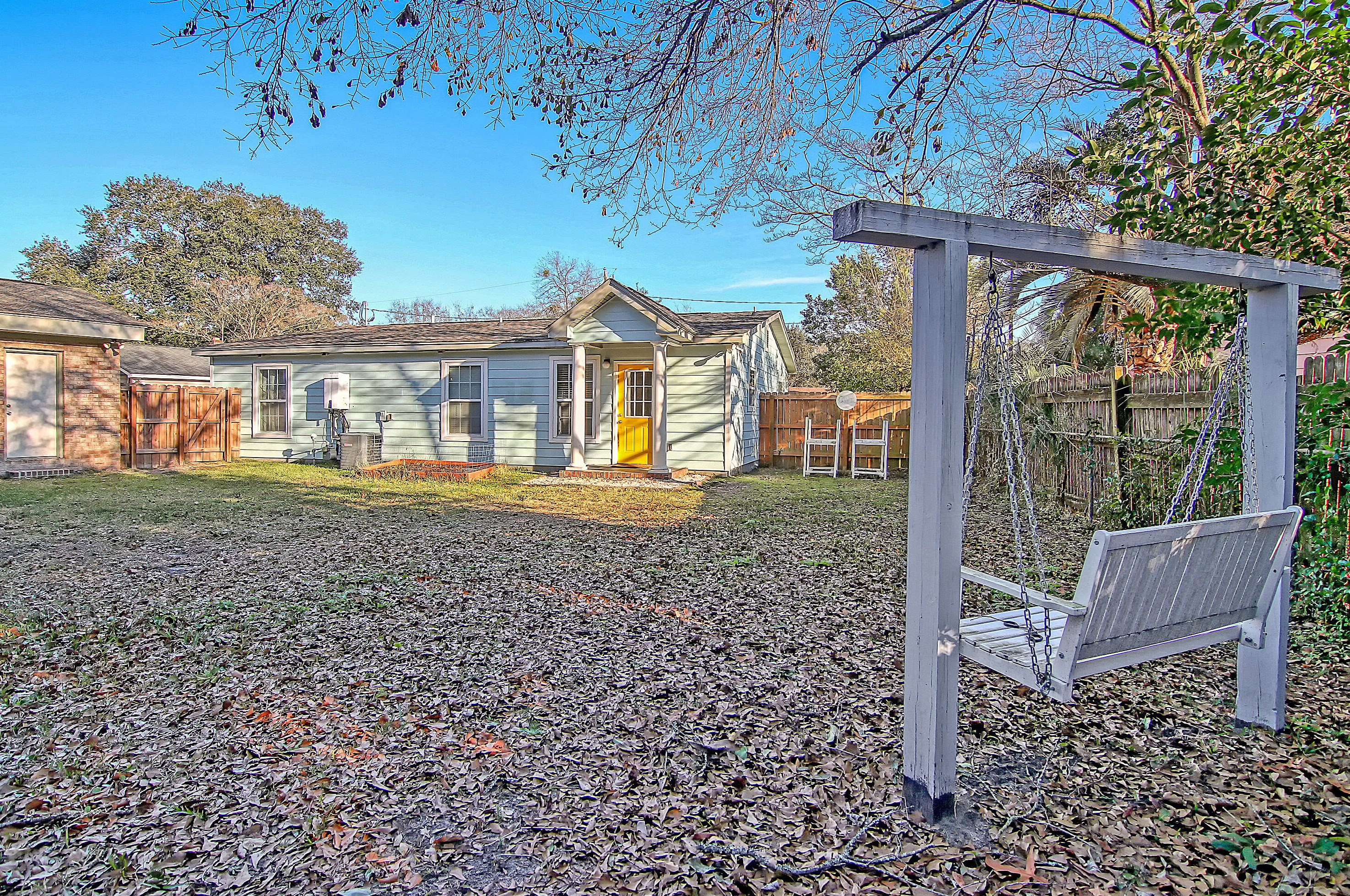 1239 Hawthorne Cir, Charleston, SC 29410-2640