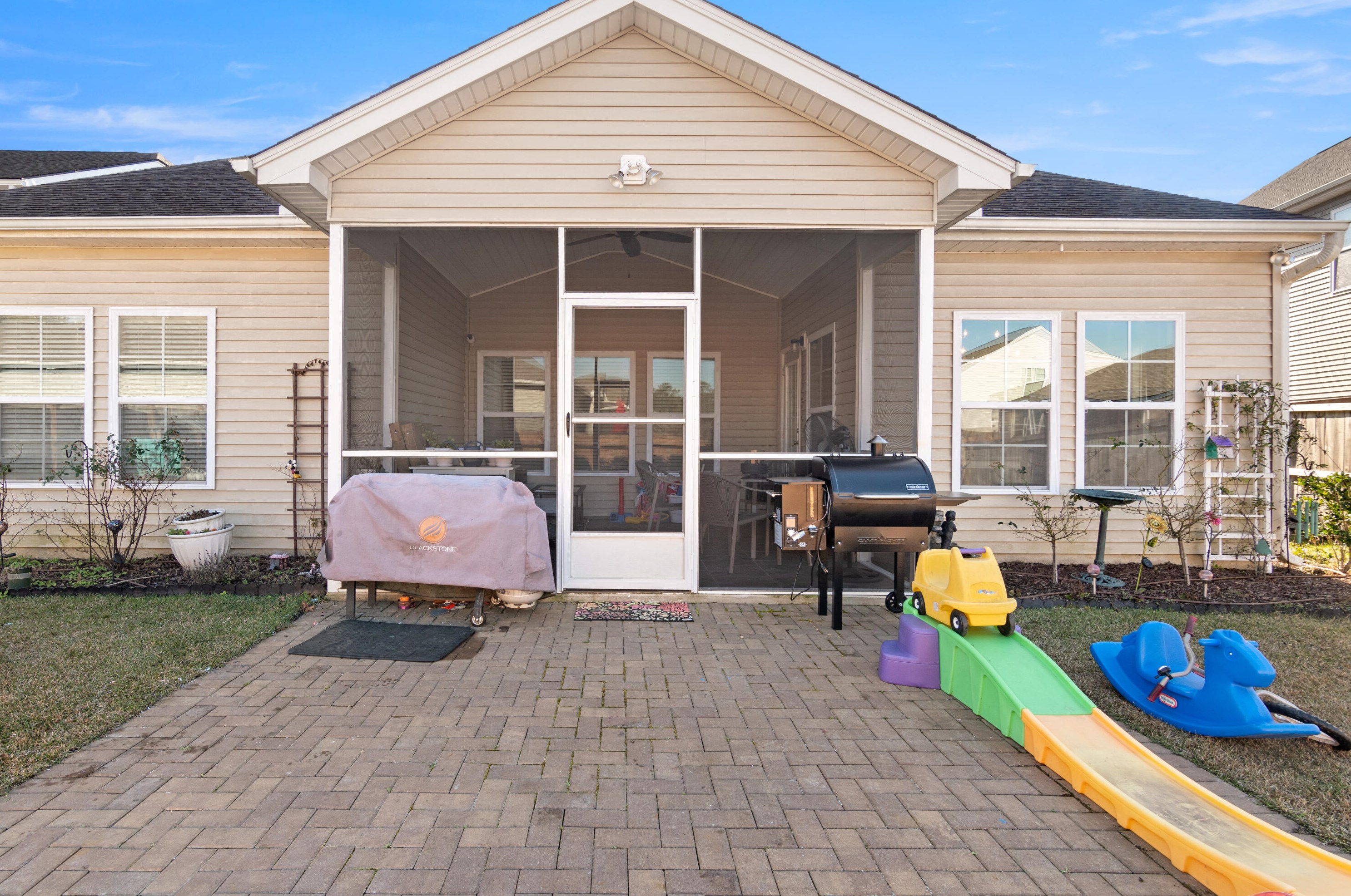 540 Nandina Dr, Charleston SC 29445-7365 exterior