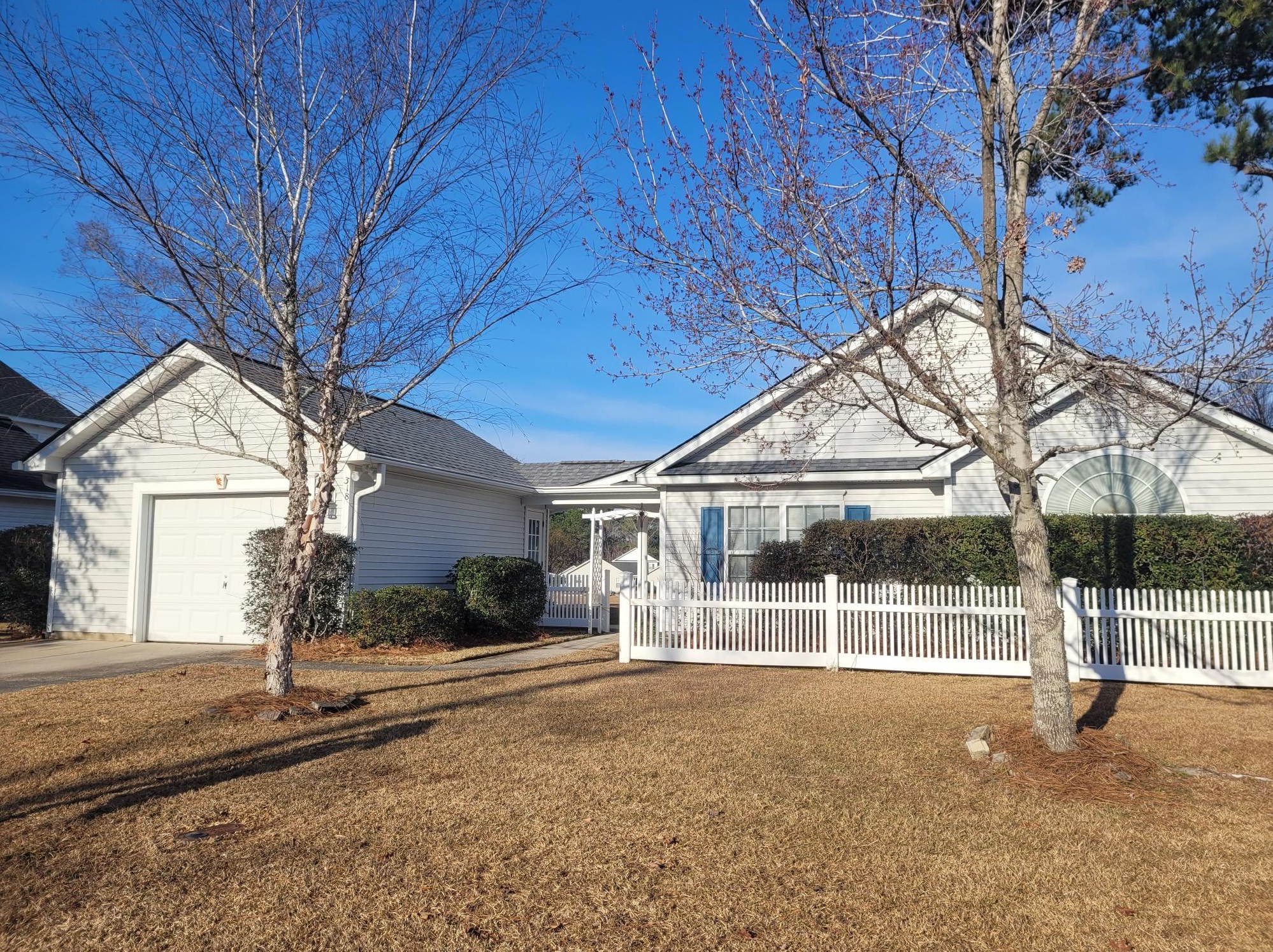 318 Seneca River Dr, Summerville, SC 29485-8948