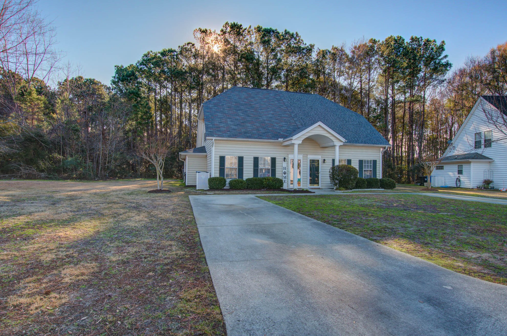 4879 Habersham Ln, Summerville, SC 29485-8579