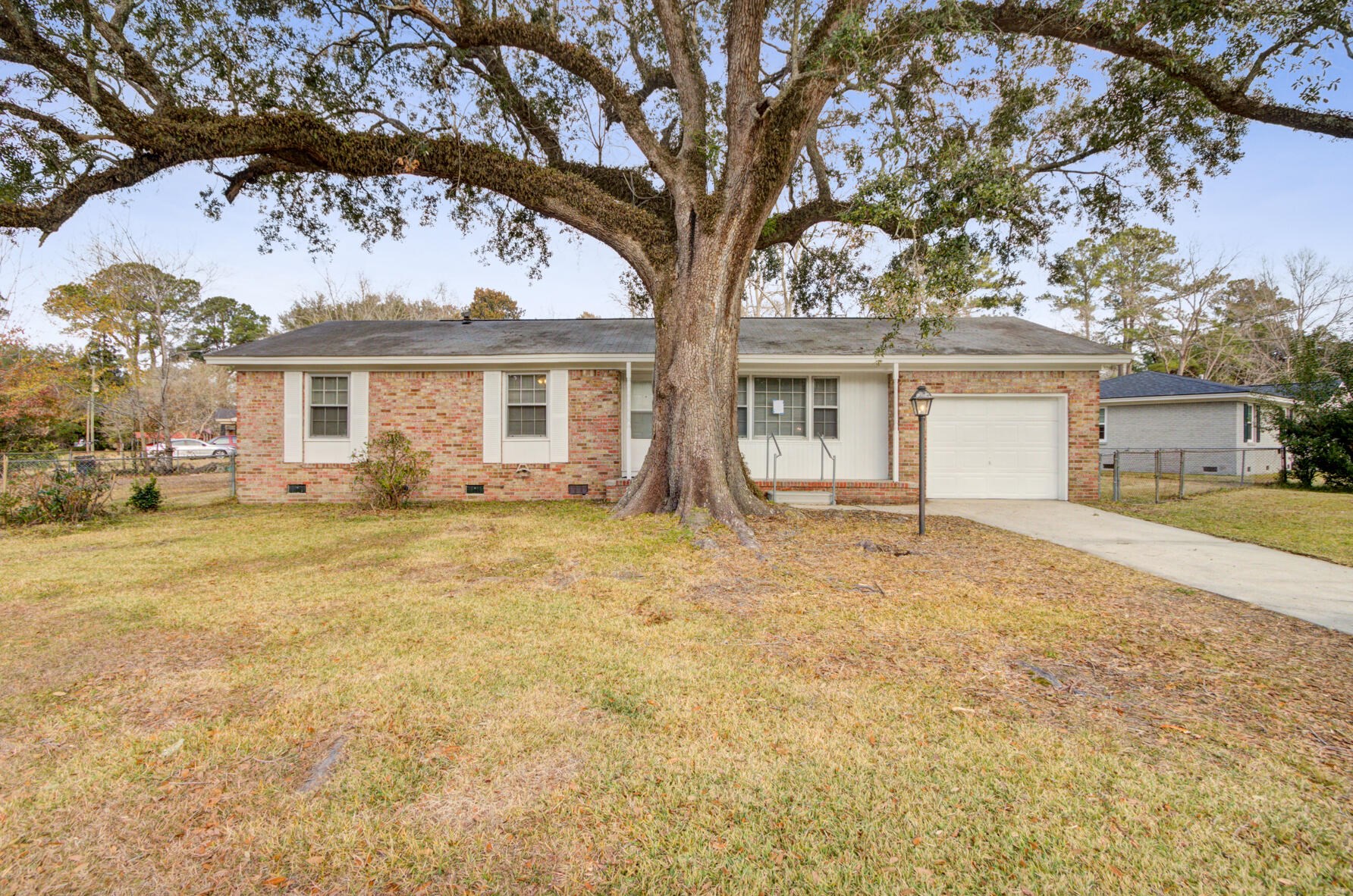 200 Lark St, Summerville, SC 29485-7032
