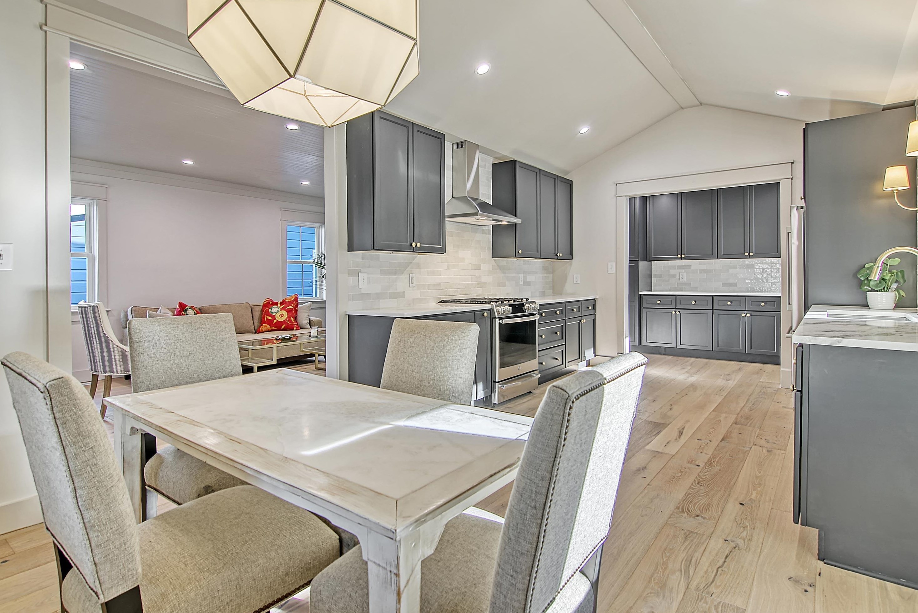 2211 Heriot St, Charleston SC  29403-3023 exterior