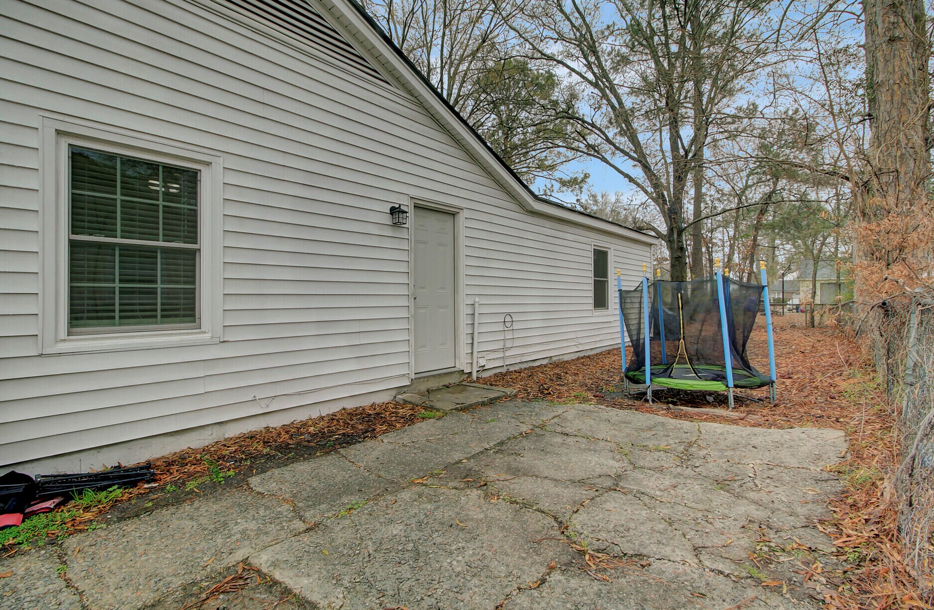 7663 Hillview Ln, Charleston SC  29420-8840 exterior