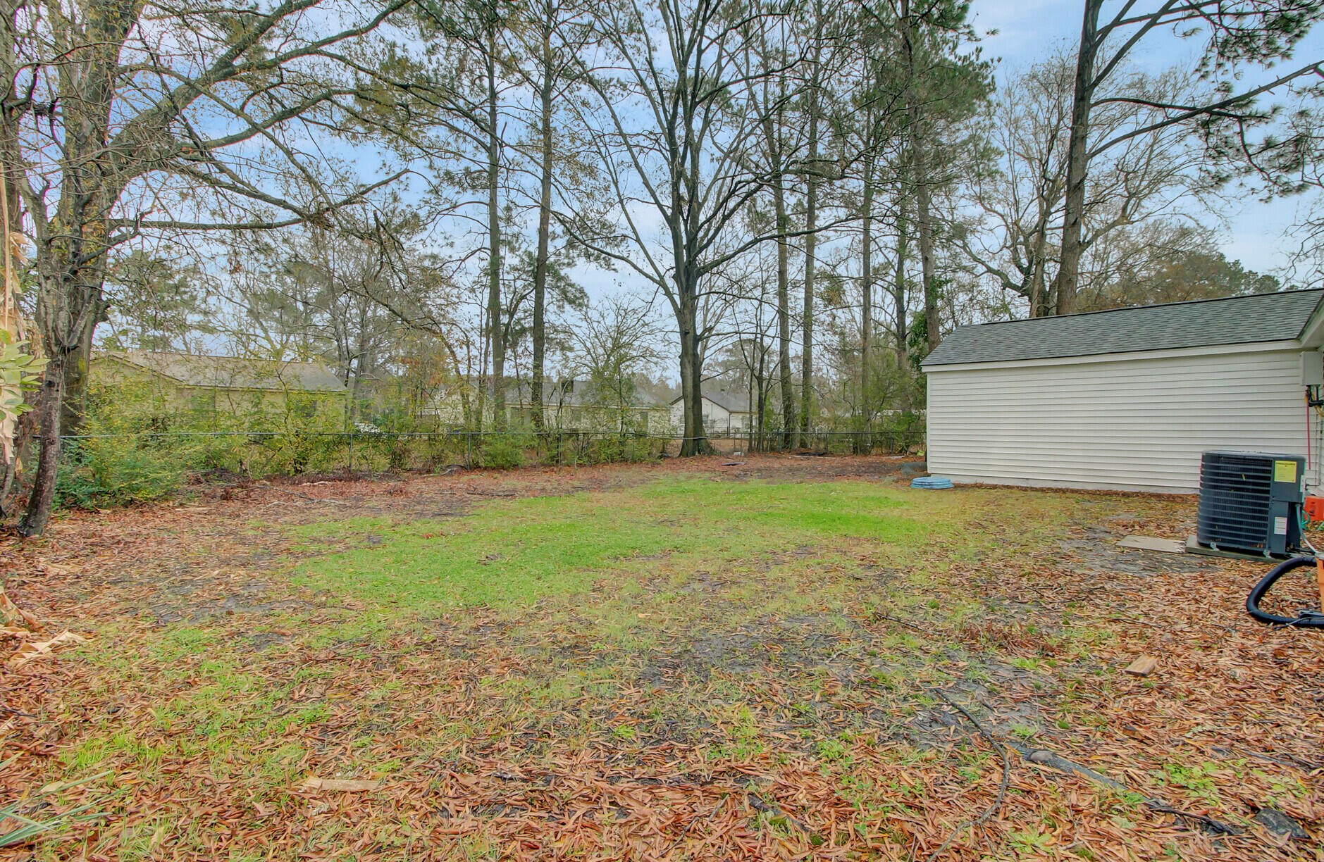 7663 Hillview Ln, Charleston SC  29420-8840 exterior