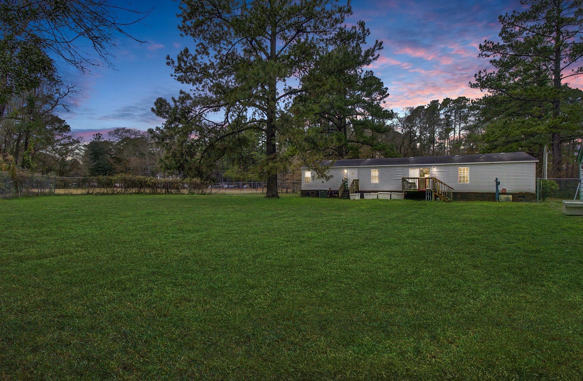 135 Victoria Dr, Harleyville, SC 29448