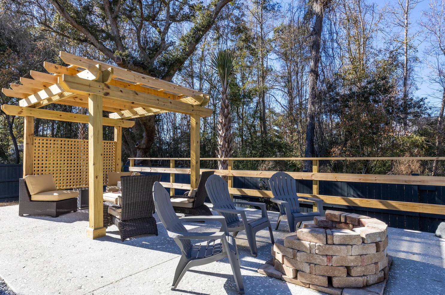 1465 Stratton Pl, Mount Pleasant SC  29466-8937 exterior