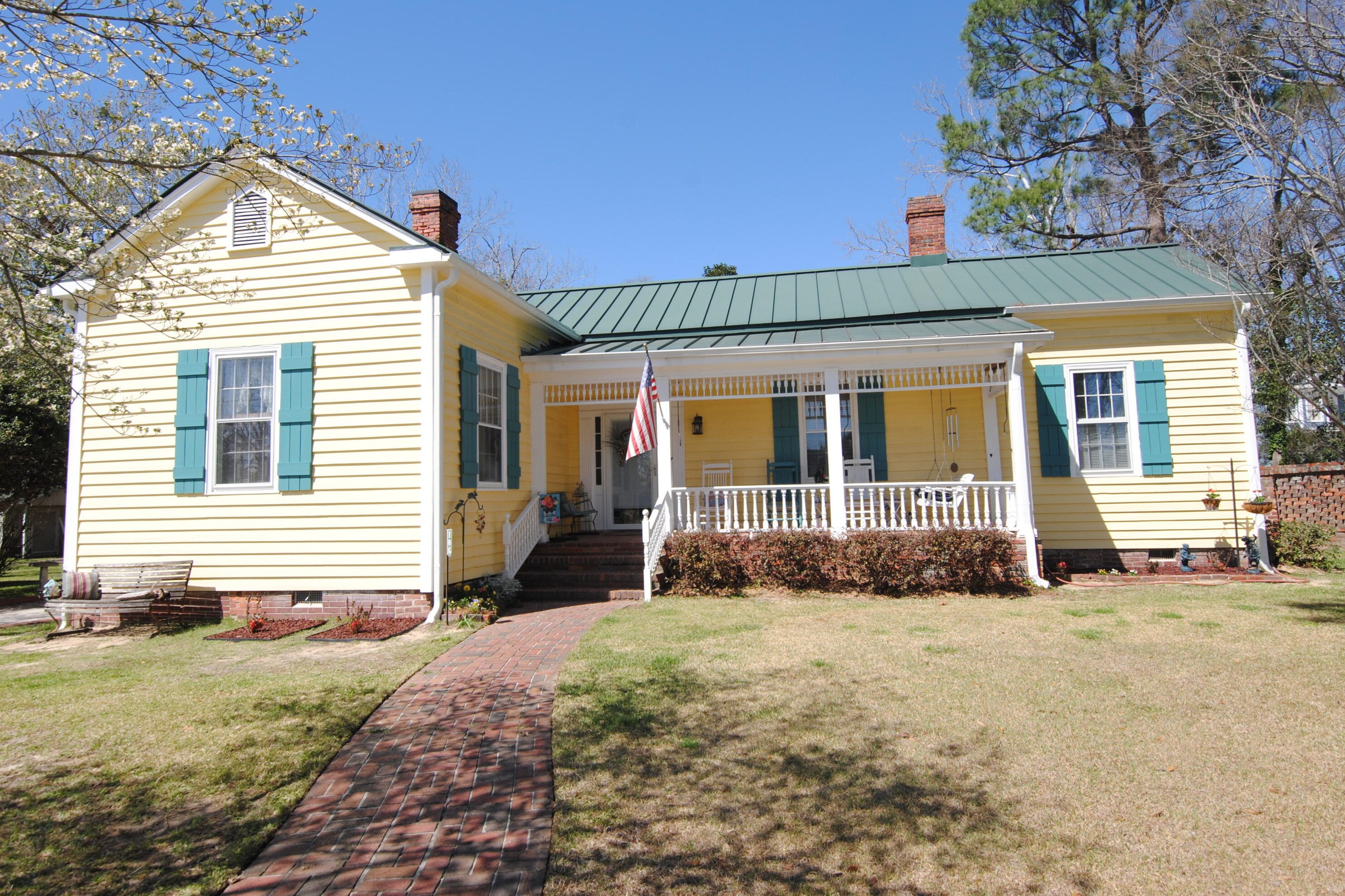 106 Church St, Kingstree, SC 29556-3414