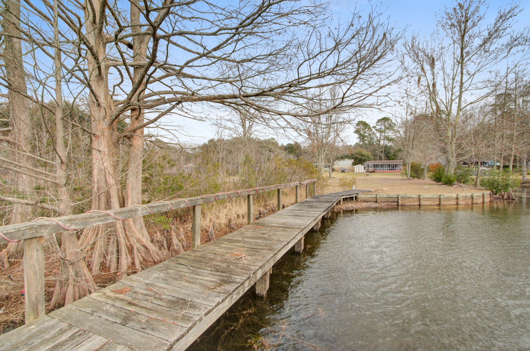 316 Fountain Lake Dr, Eutawville, SC 29048