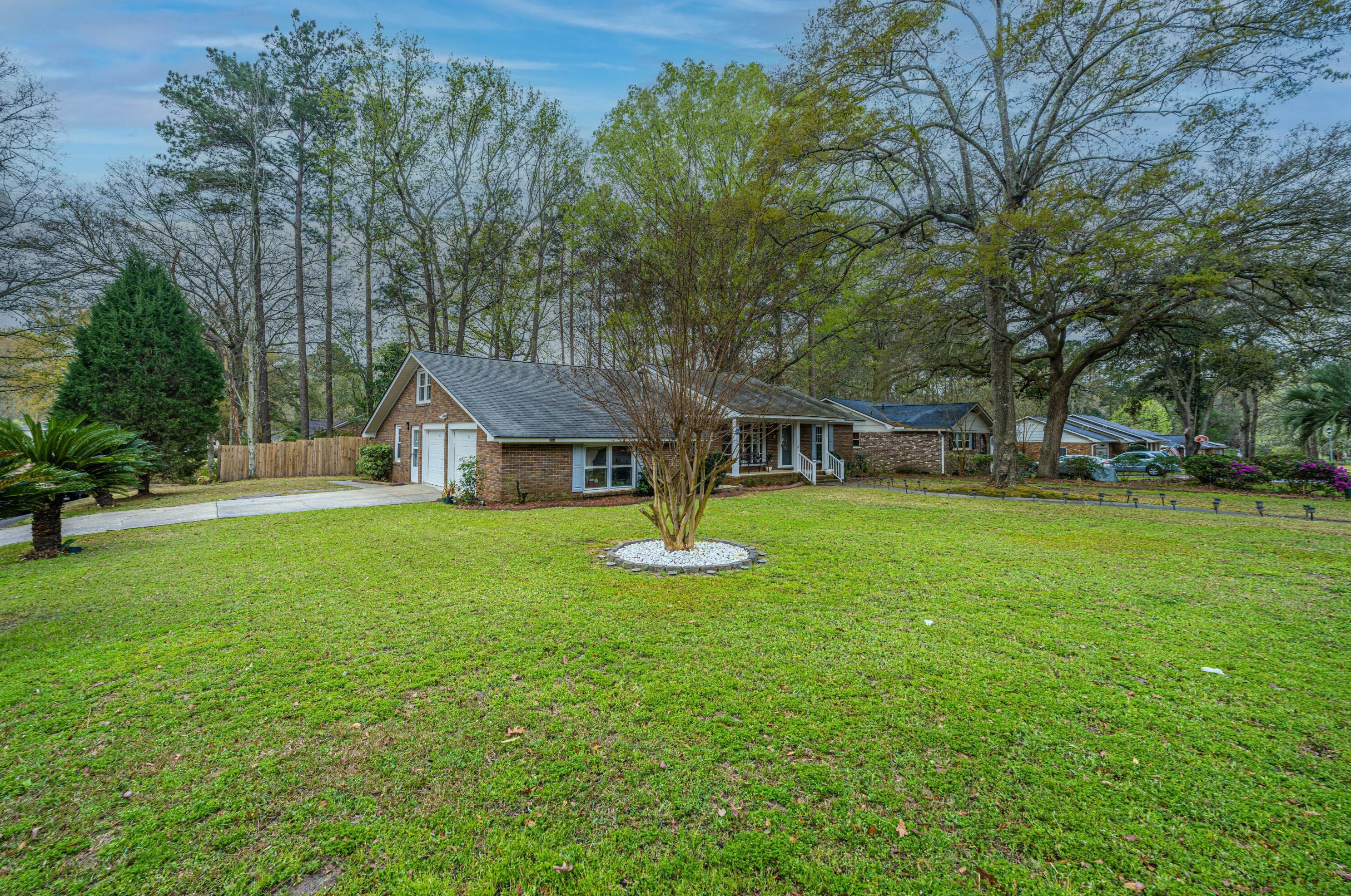 200 Pointer Dr, Summerville, SC 29485-5126