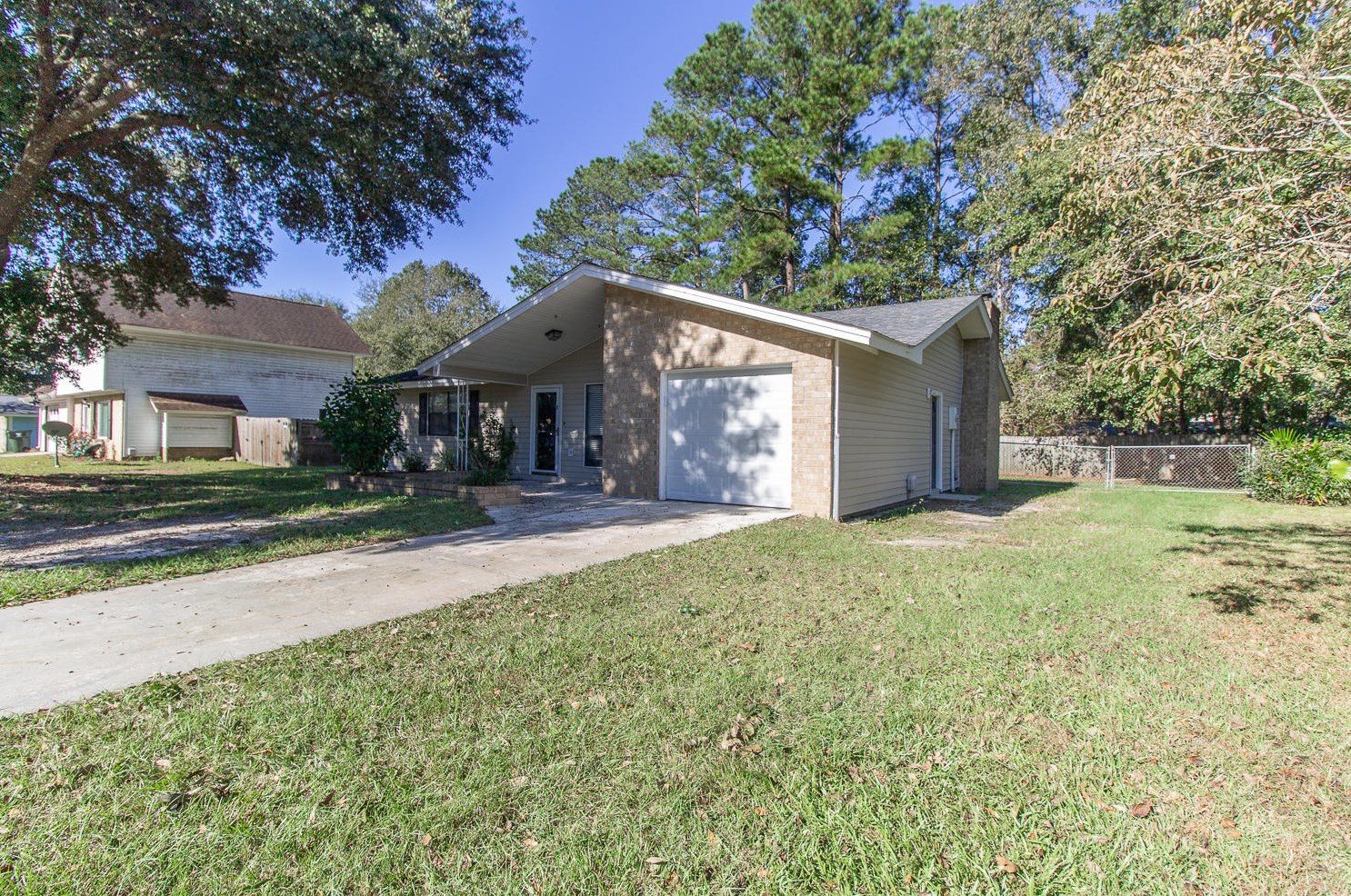 208 Kentucky Dr, Ladson, SC 29456